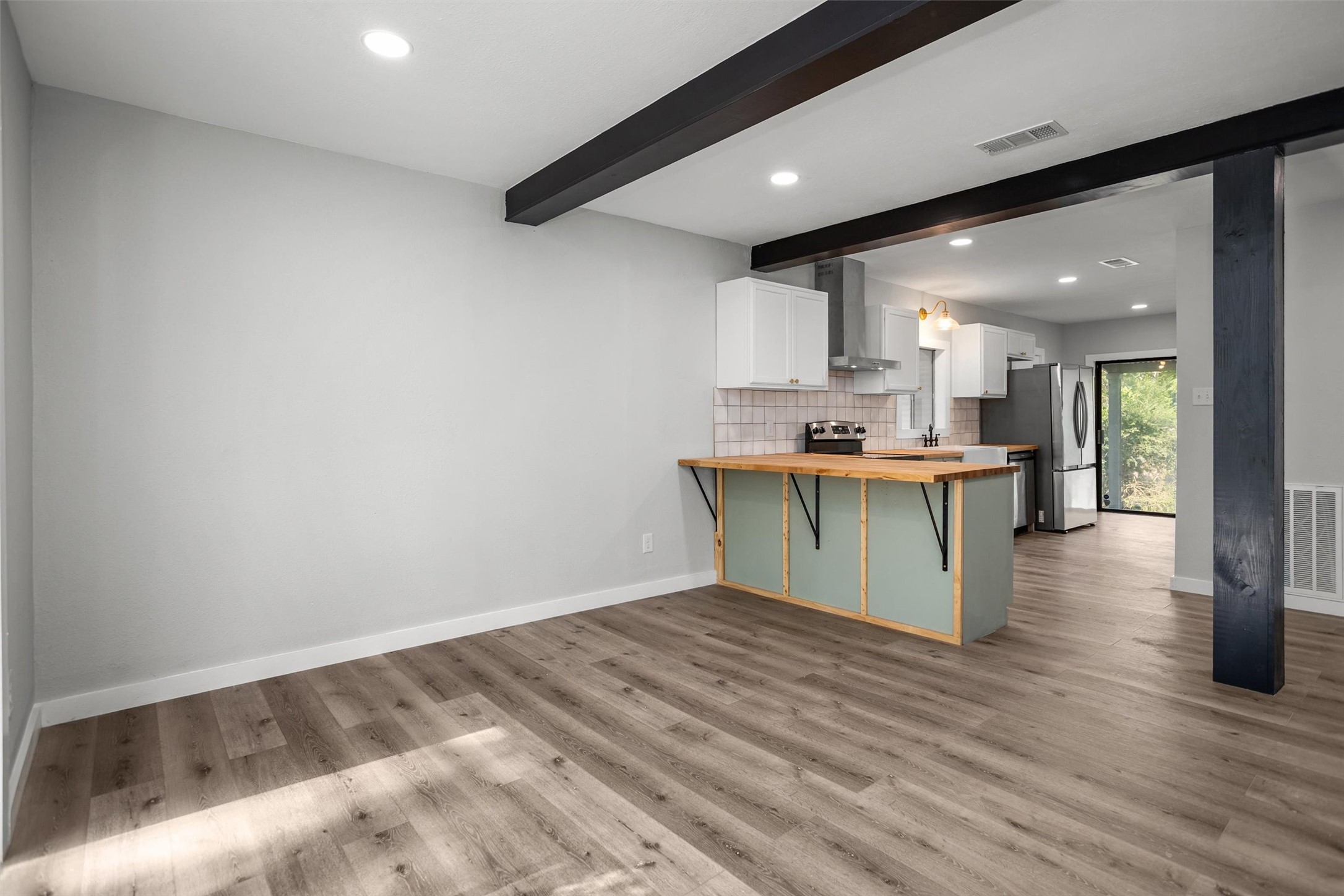 170 Noble Street Property Photo 7