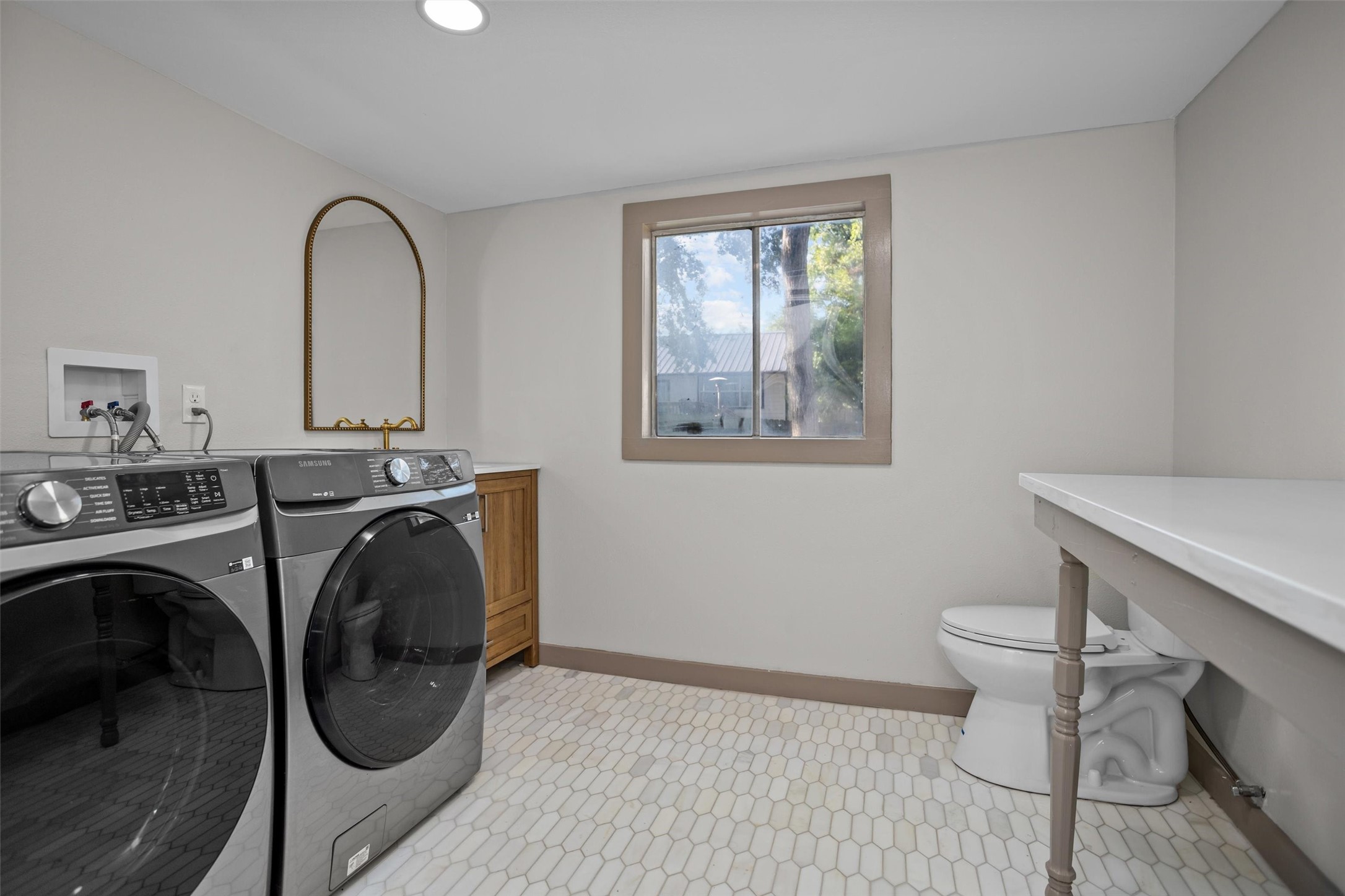 170 Noble Street Property Photo 11