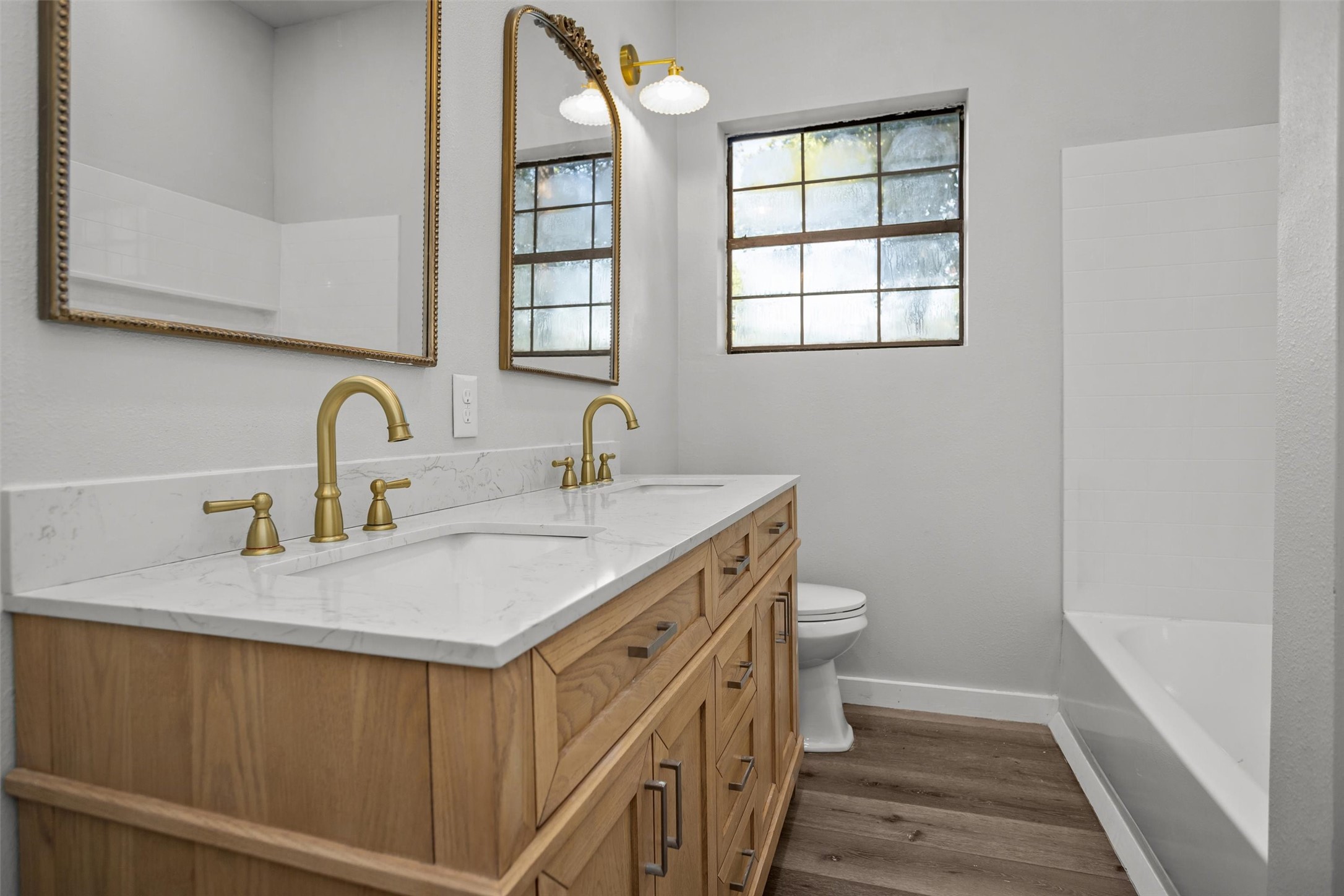 170 Noble Street Property Photo 16