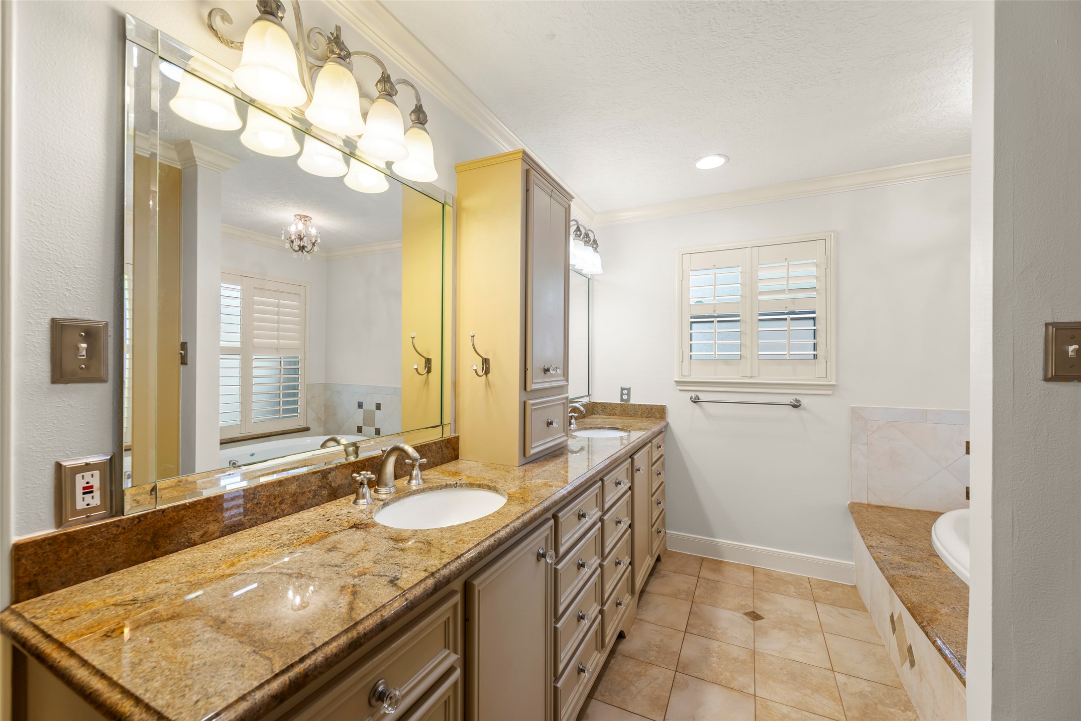 14206 Blazey Drive Property Photo 9