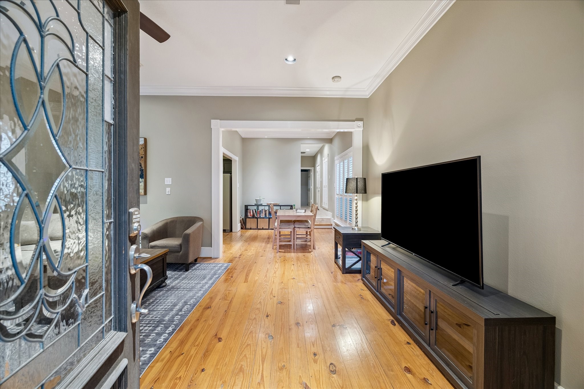 427 W 24th Street Property Photo 3