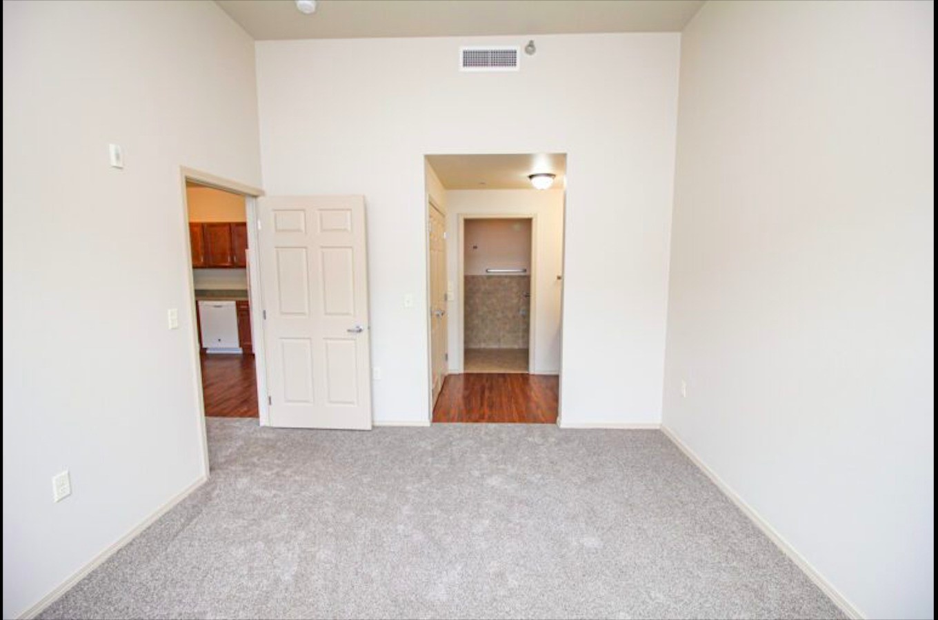 620 N Main Ave Property Photo 7