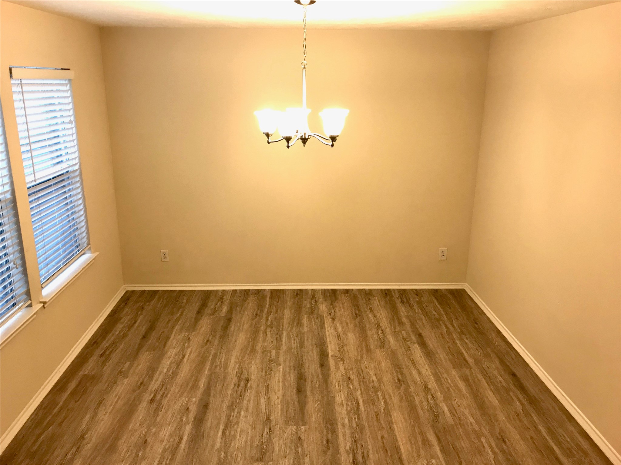 115 S Vesper Bend Circle Property Photo 2