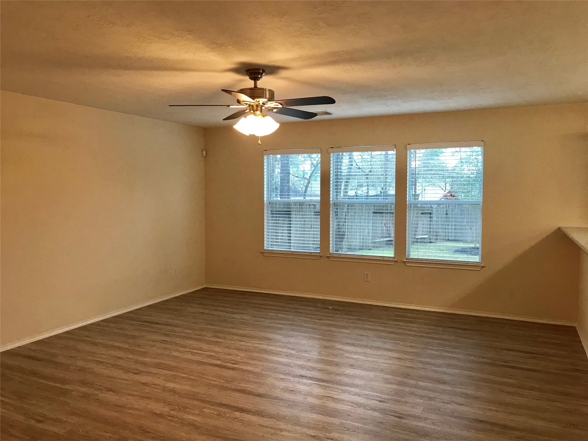 115 S Vesper Bend Circle Property Photo 3