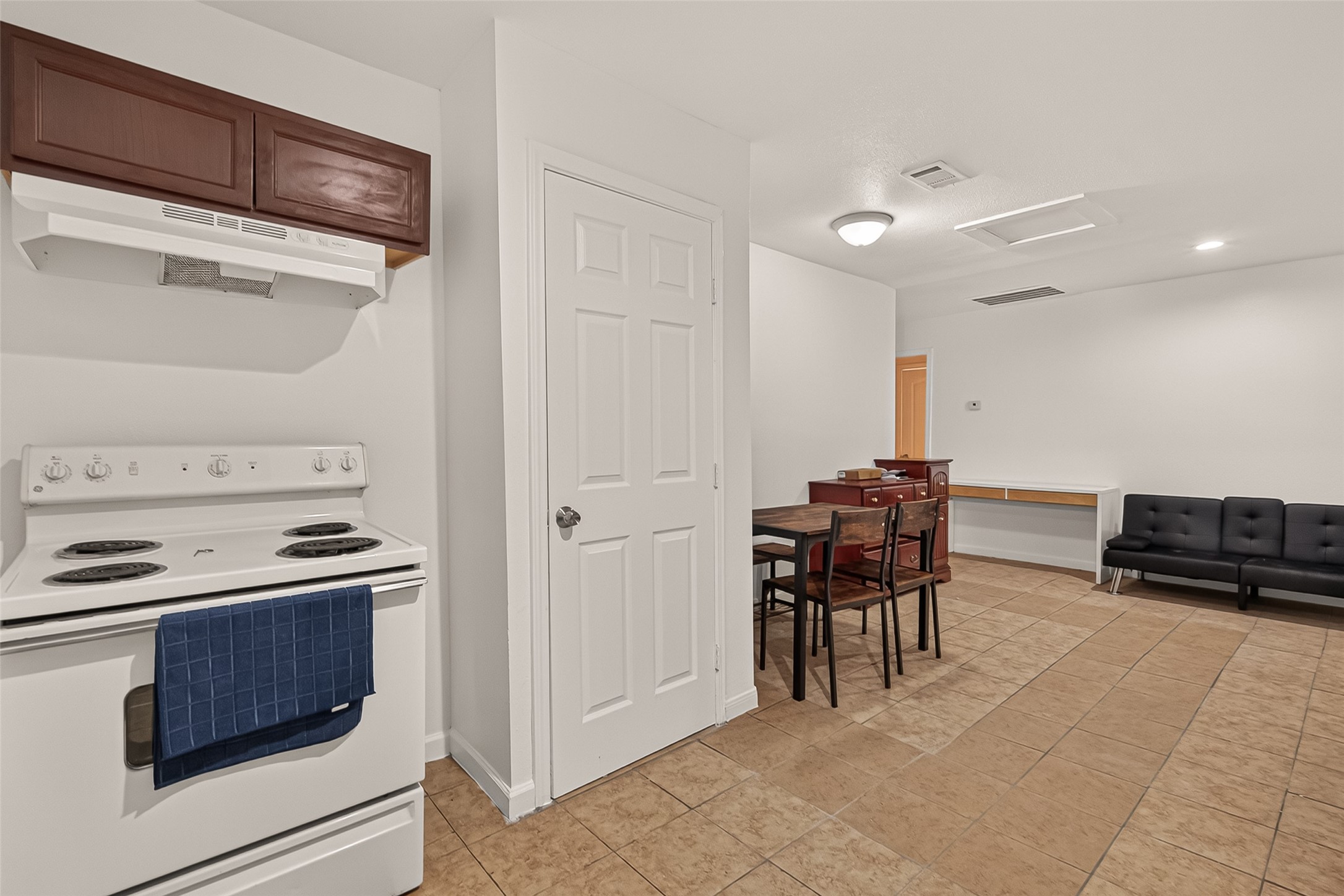 13703 Segrest Drive Property Photo 10
