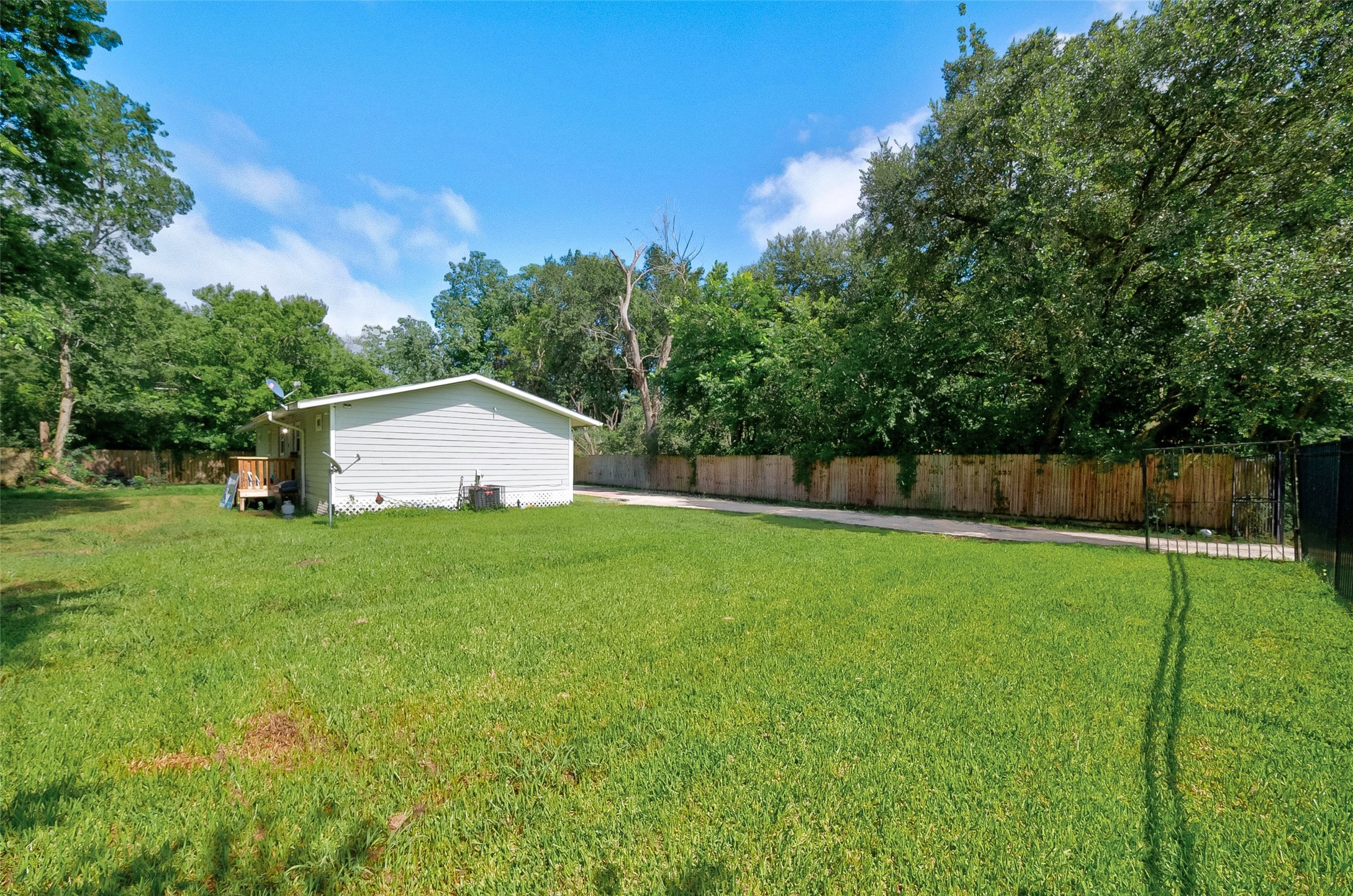 13703 Segrest Drive Property Photo 30
