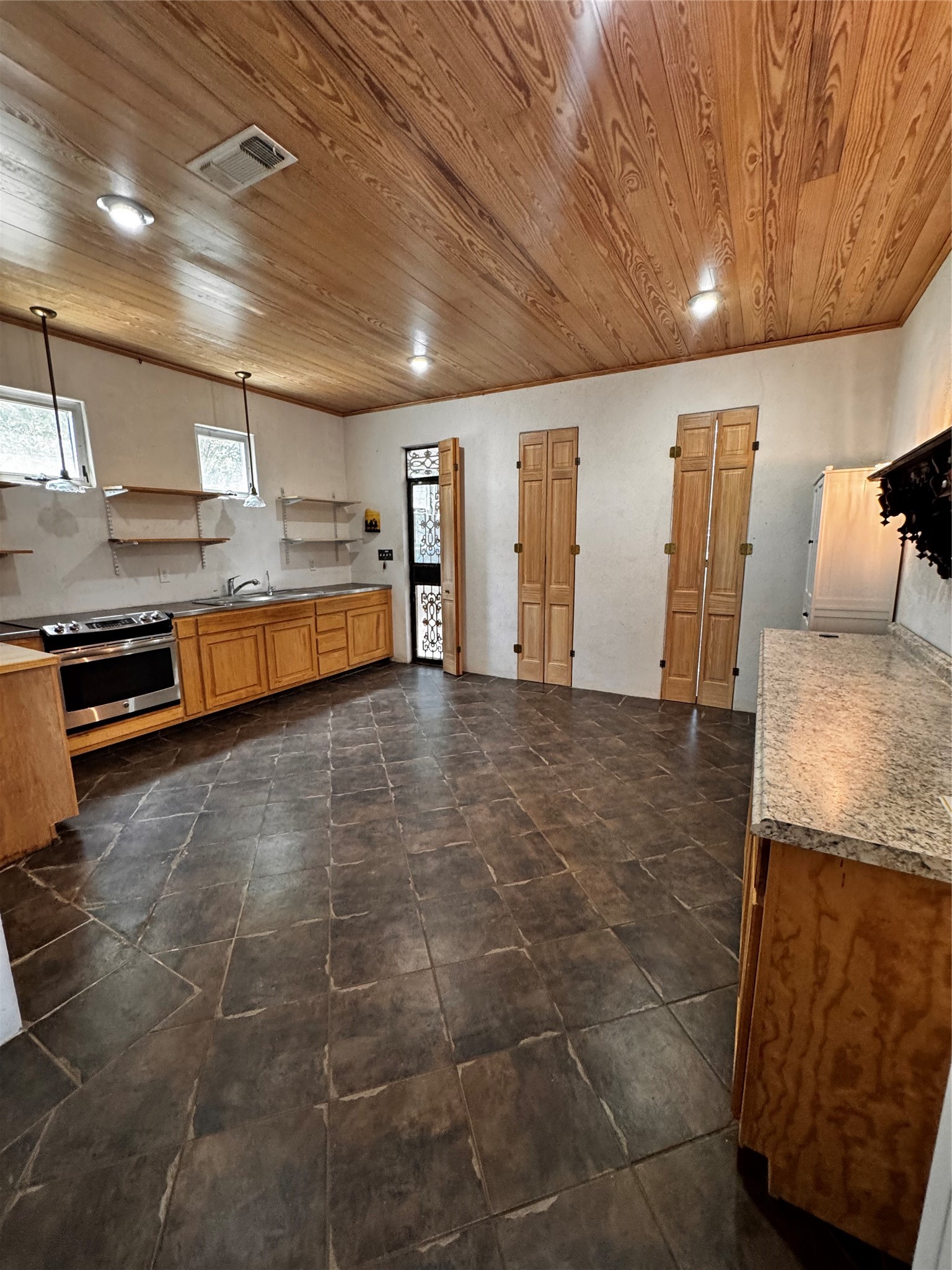 195 Park Drive Property Photo 28