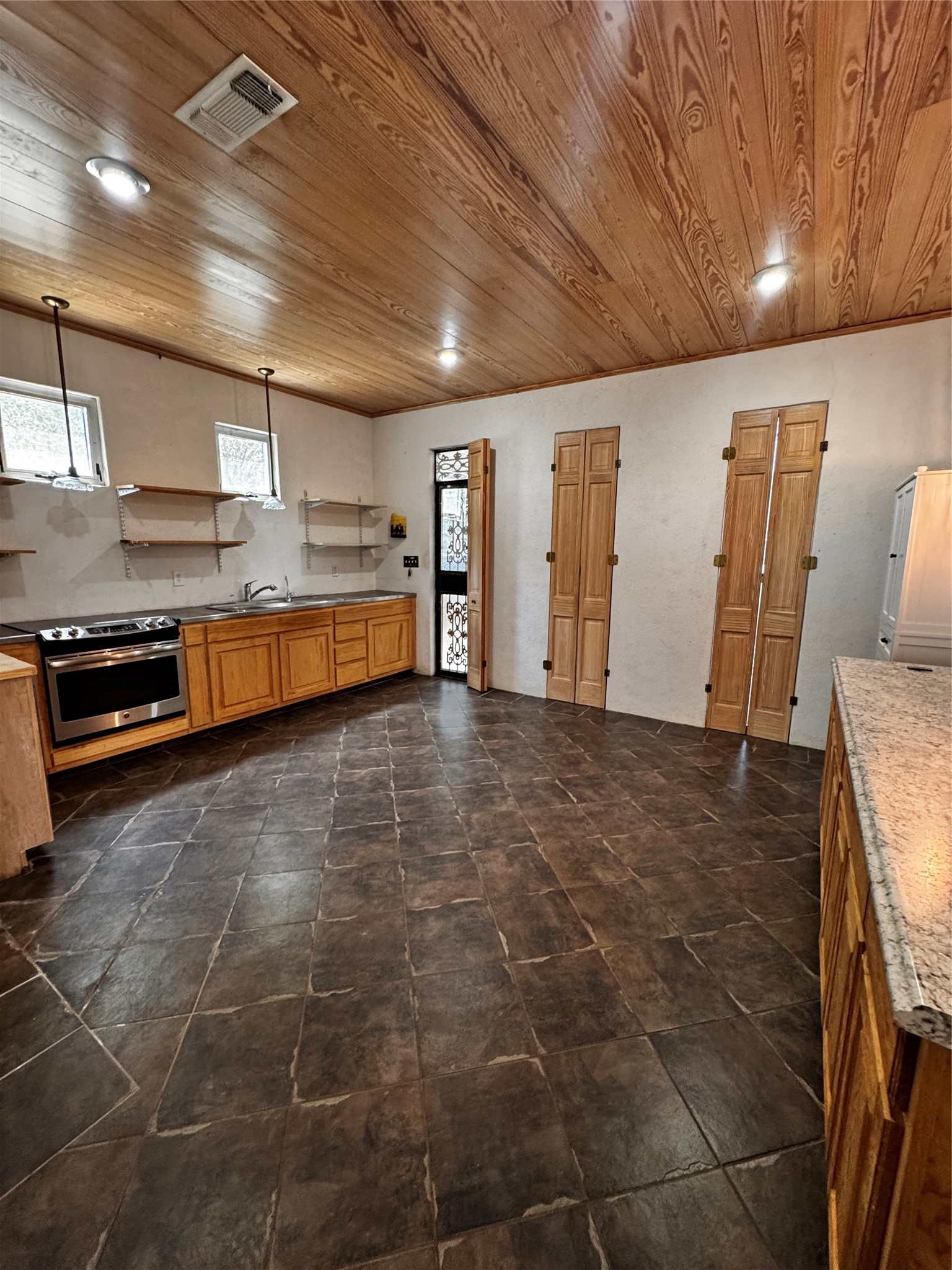 195 Park Drive Property Photo 30