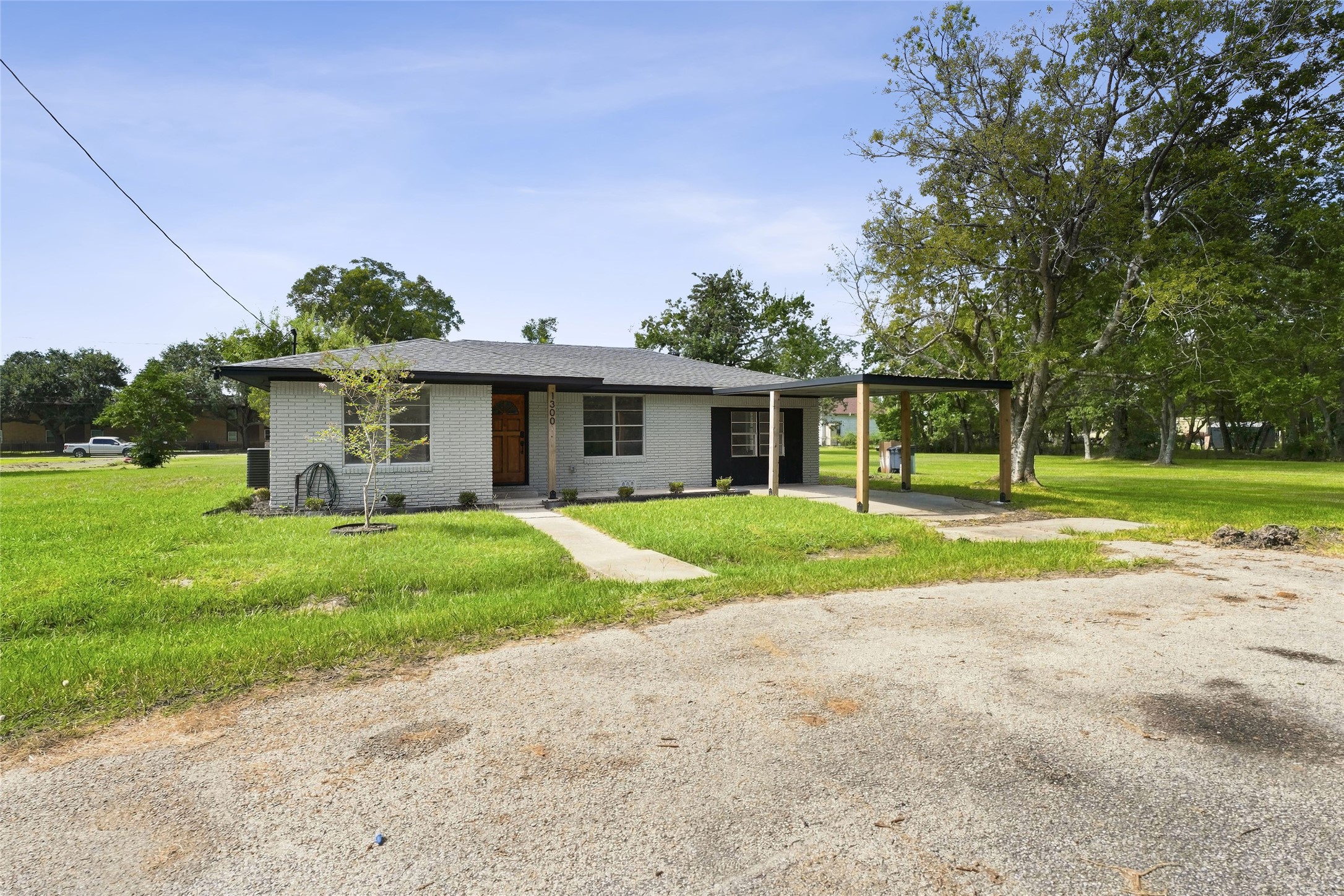 1300 Basin Street Property Photo 5