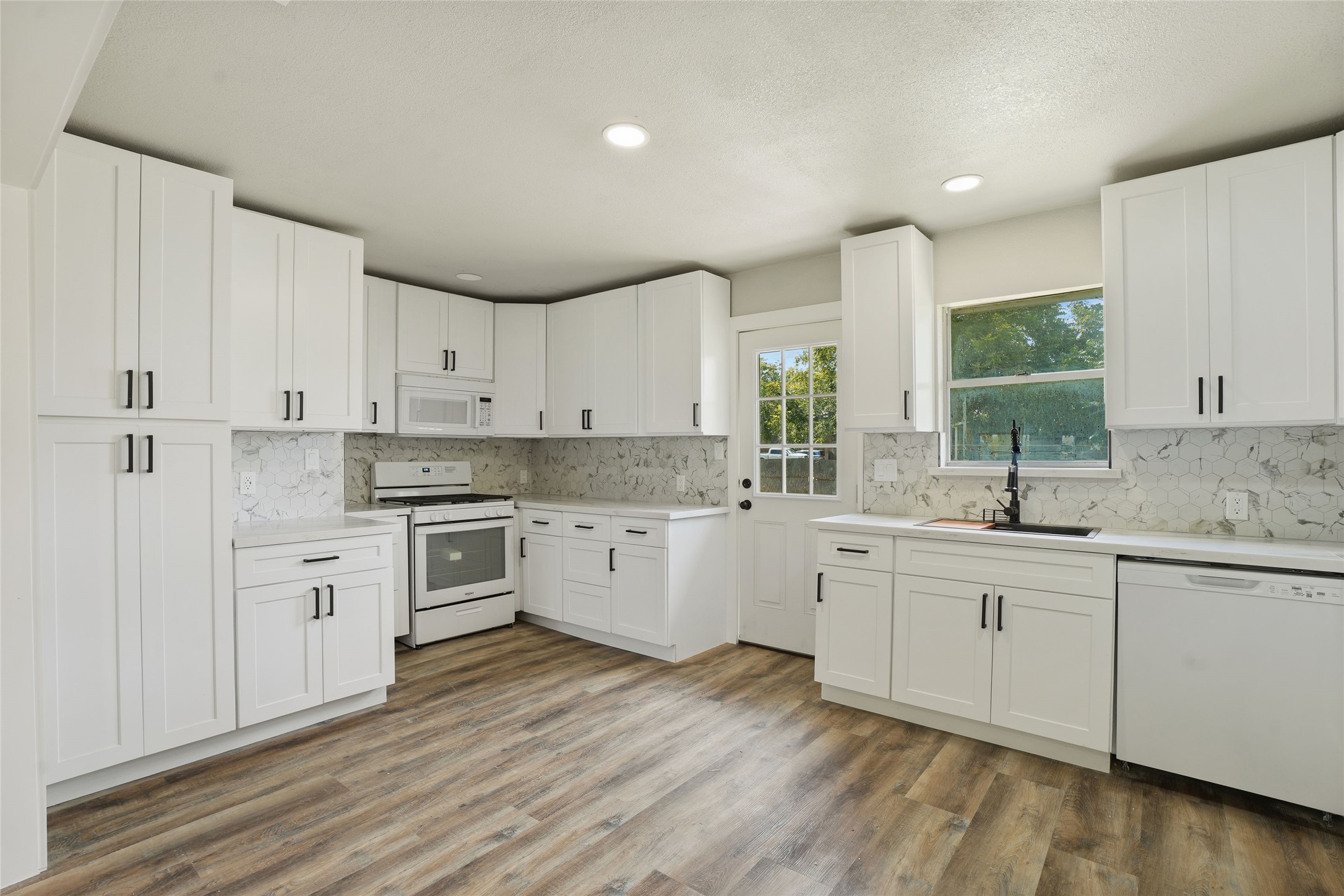 1300 Basin Street Property Photo 10