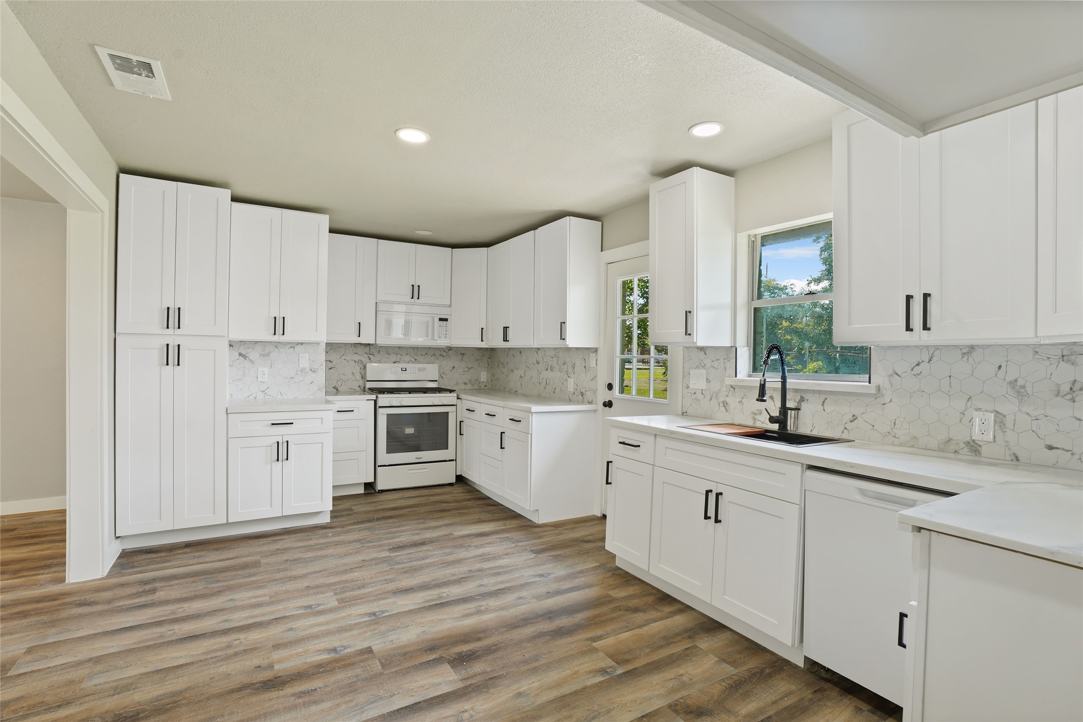 1300 Basin Street Property Photo 11