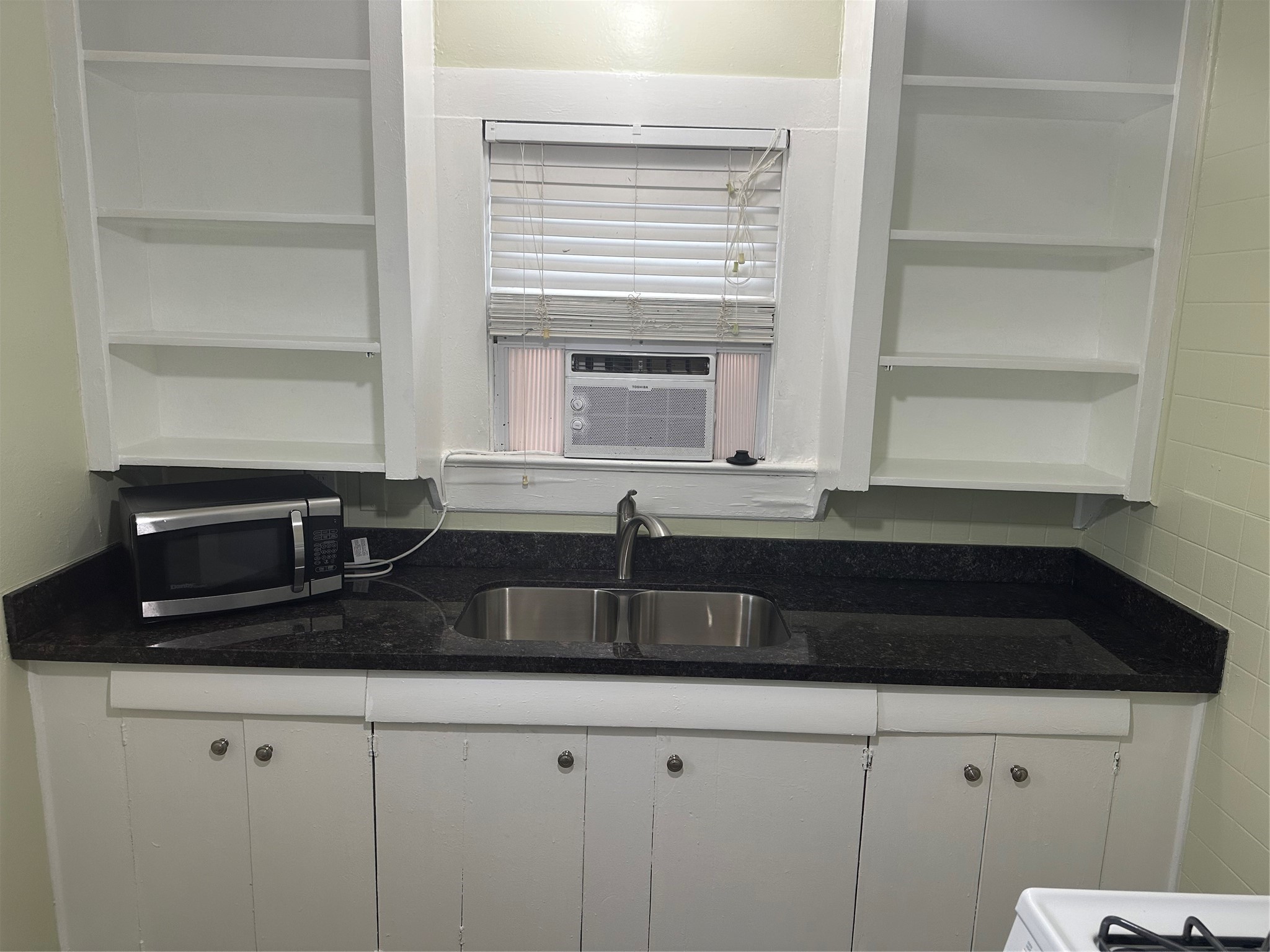 1406-b Columbia Street Property Photo 7