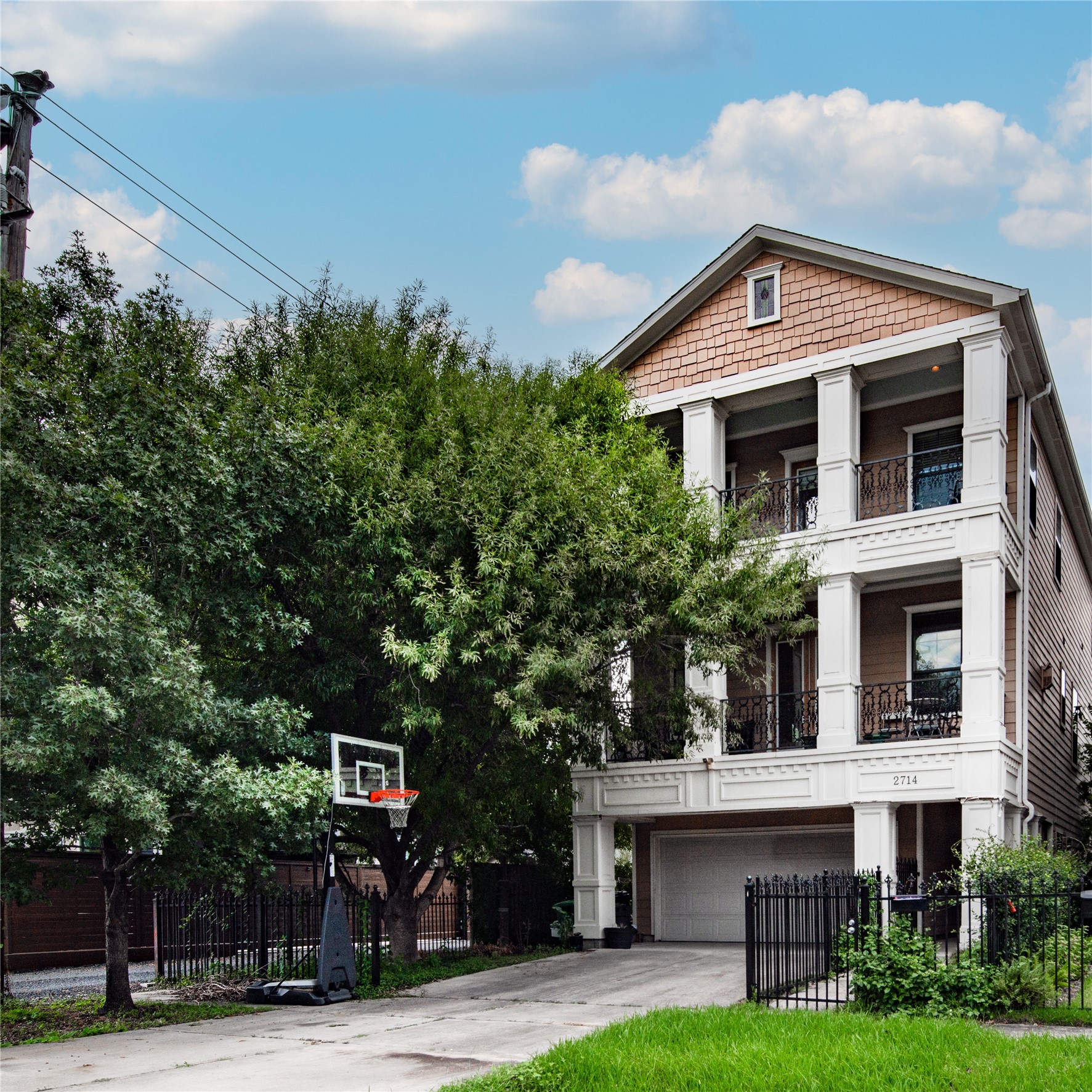 2714 Nicholson Street Property Photo