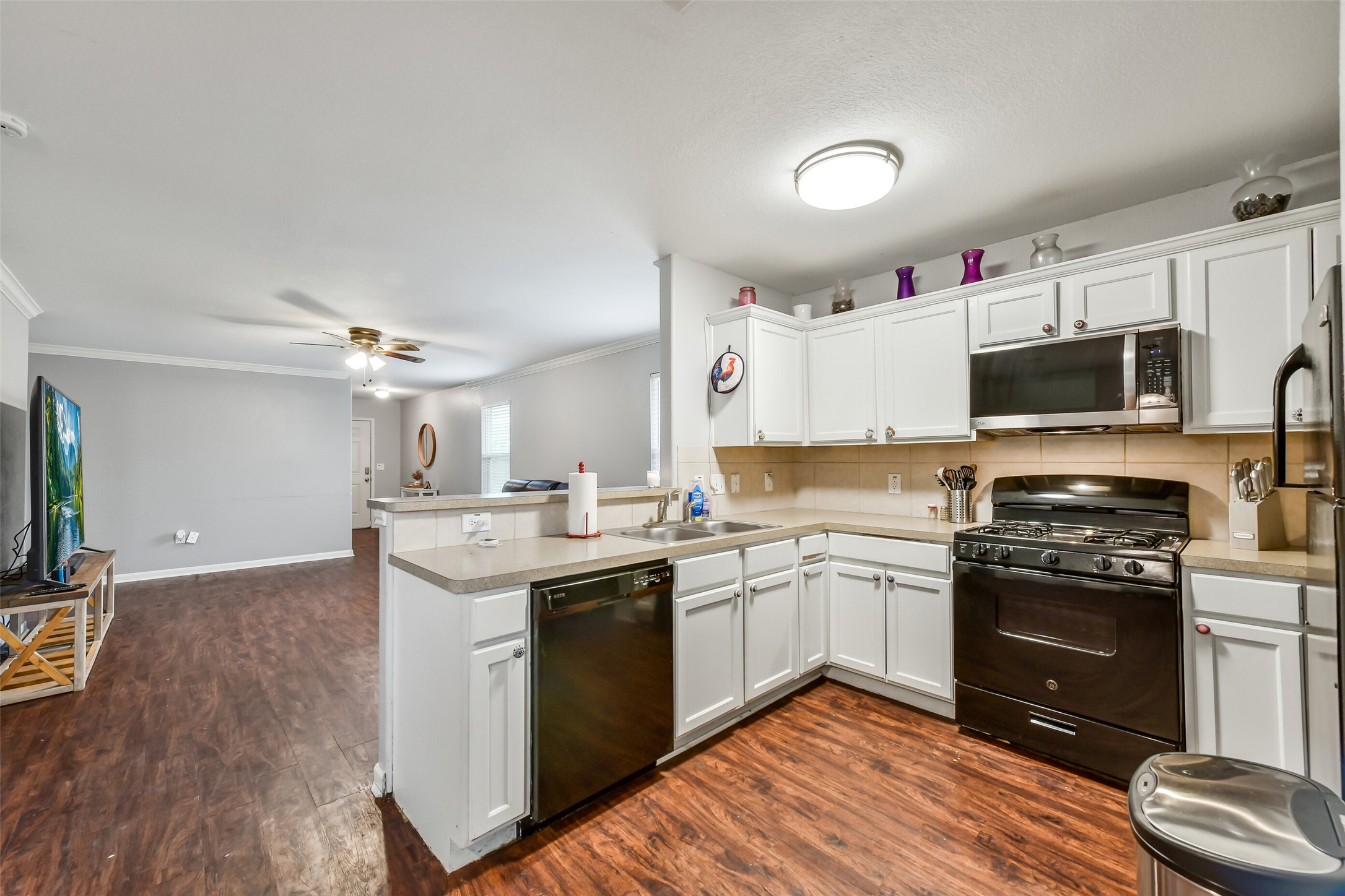 4221 Darby Street Property Photo 12