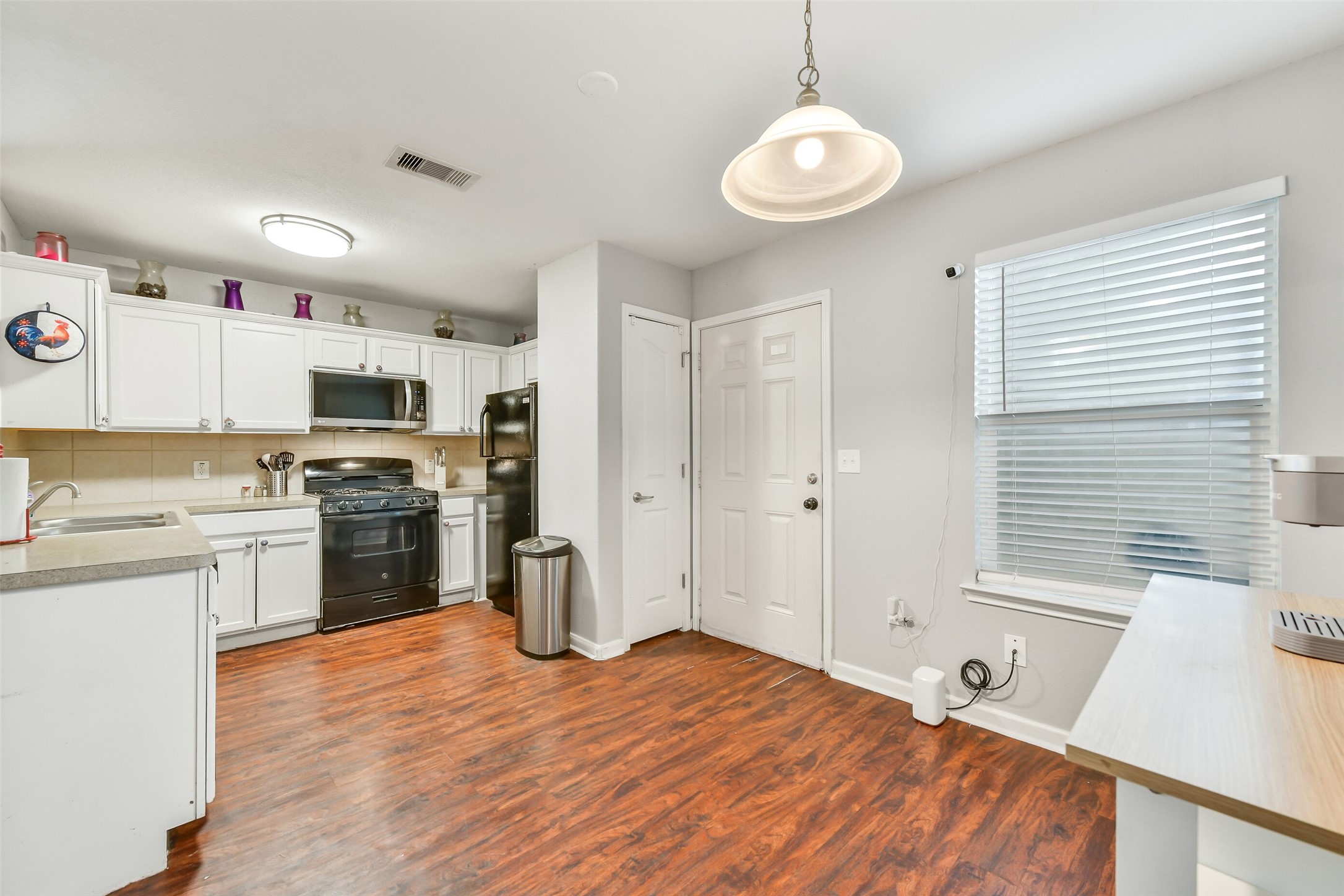 4221 Darby Street Property Photo 13