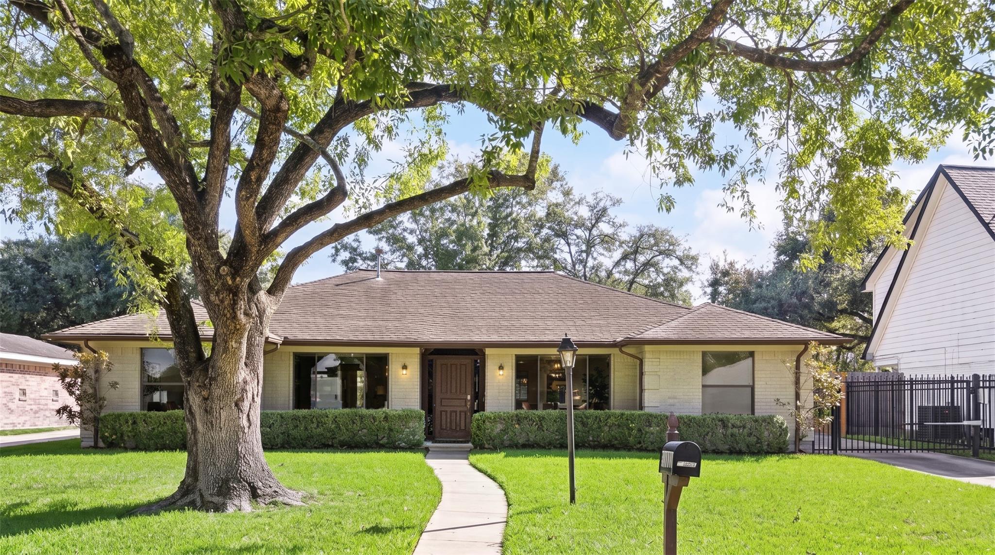 10831 Olympia Drive, Houston Tx 77042 Property Photo 1