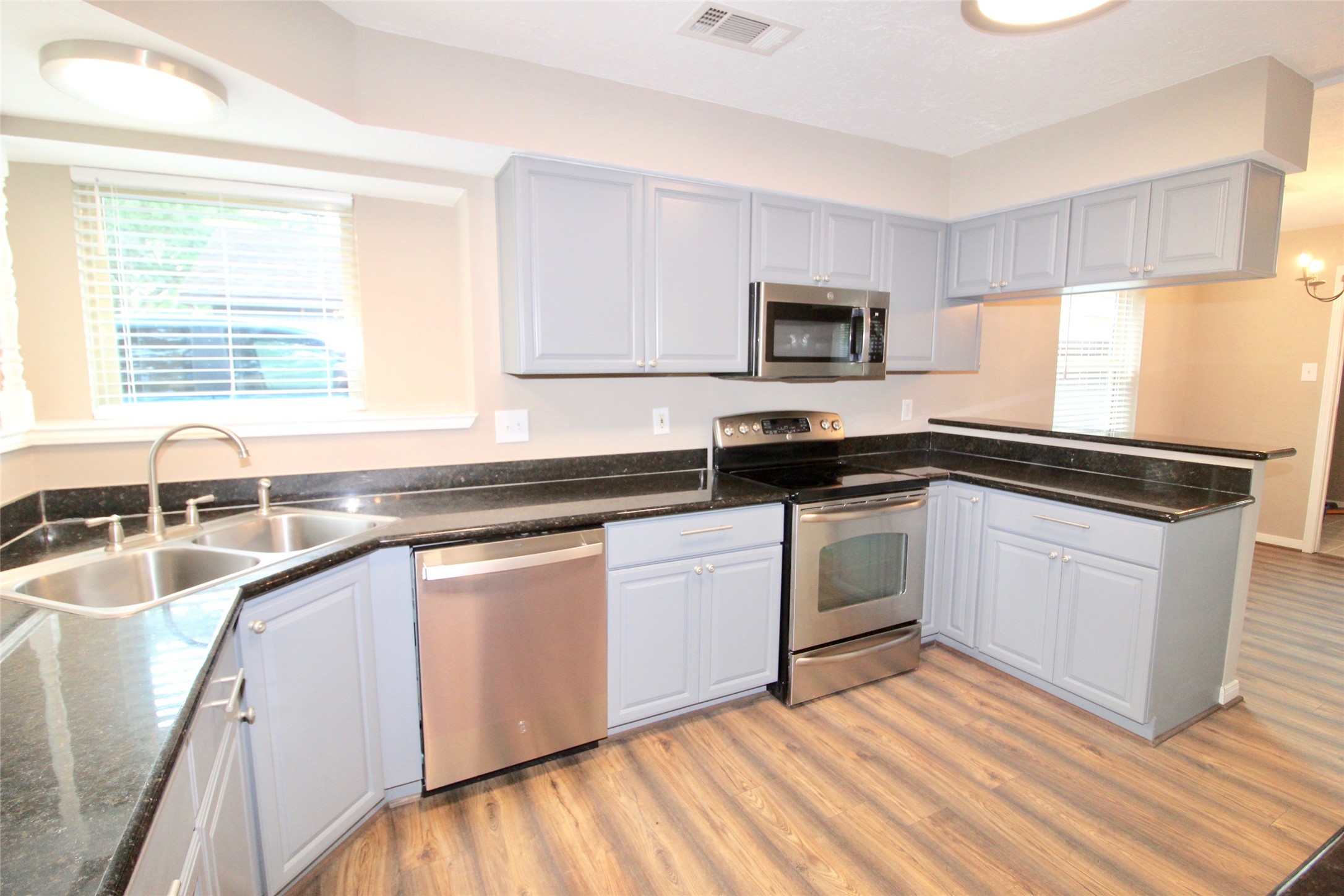 3314 Ashmont Lane Property Photo 3
