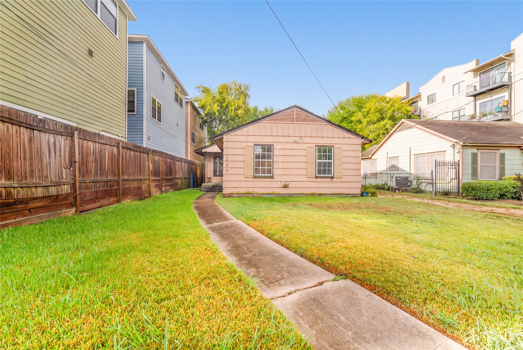 2406 Charleston Street Property Photo 1