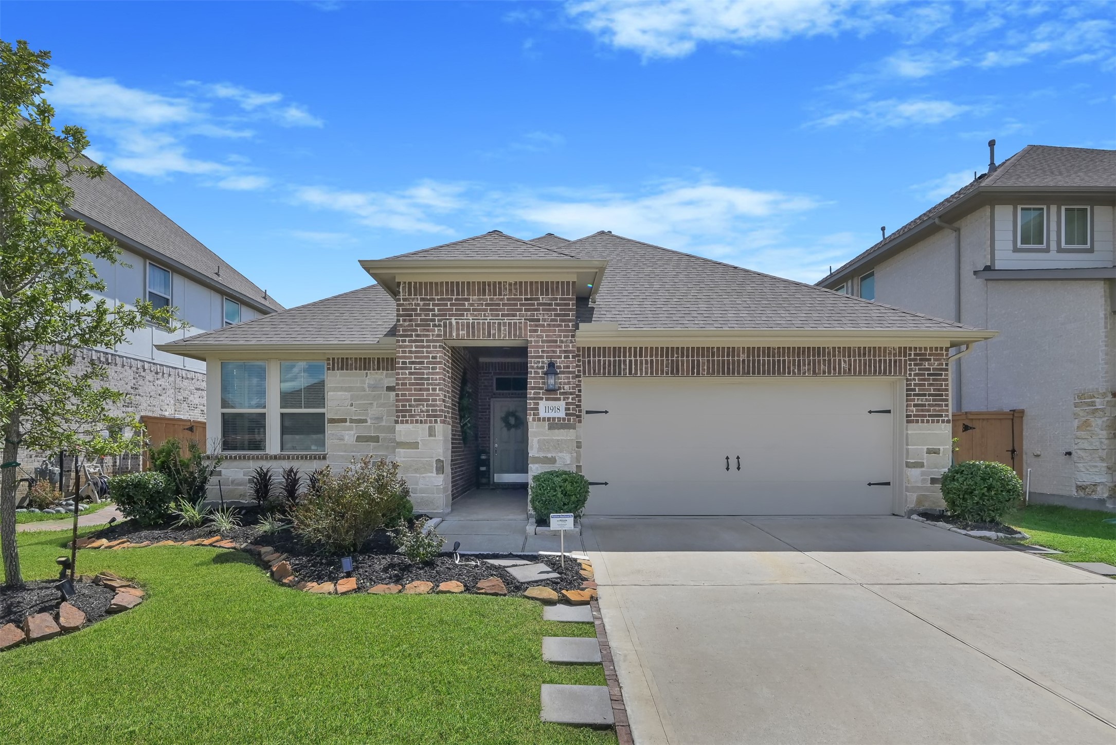 11918 Clearview Cove Drive Property Photo 2