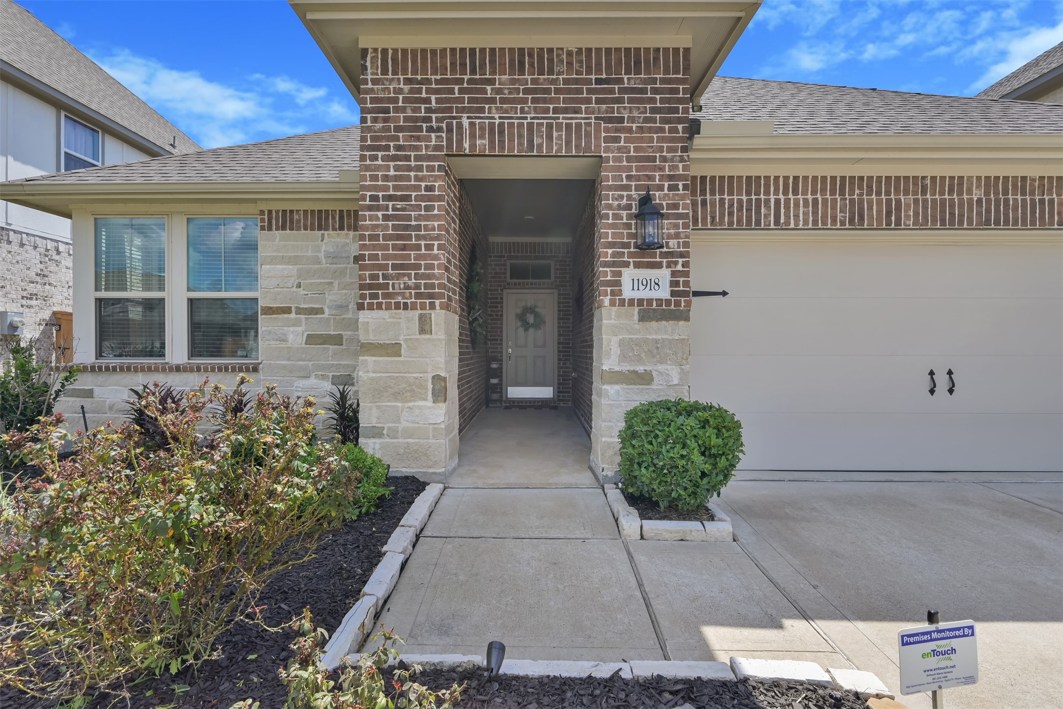 11918 Clearview Cove Drive Property Photo 3