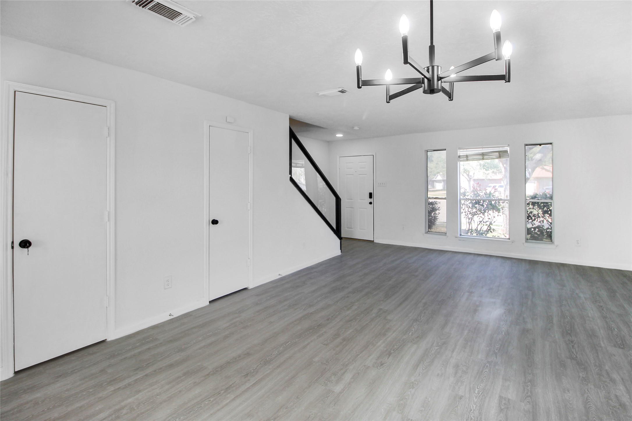 511 Chaseway Drive Property Photo 10
