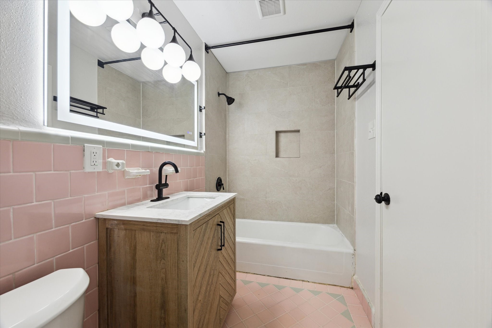 522 Barkley Street Property Photo 8