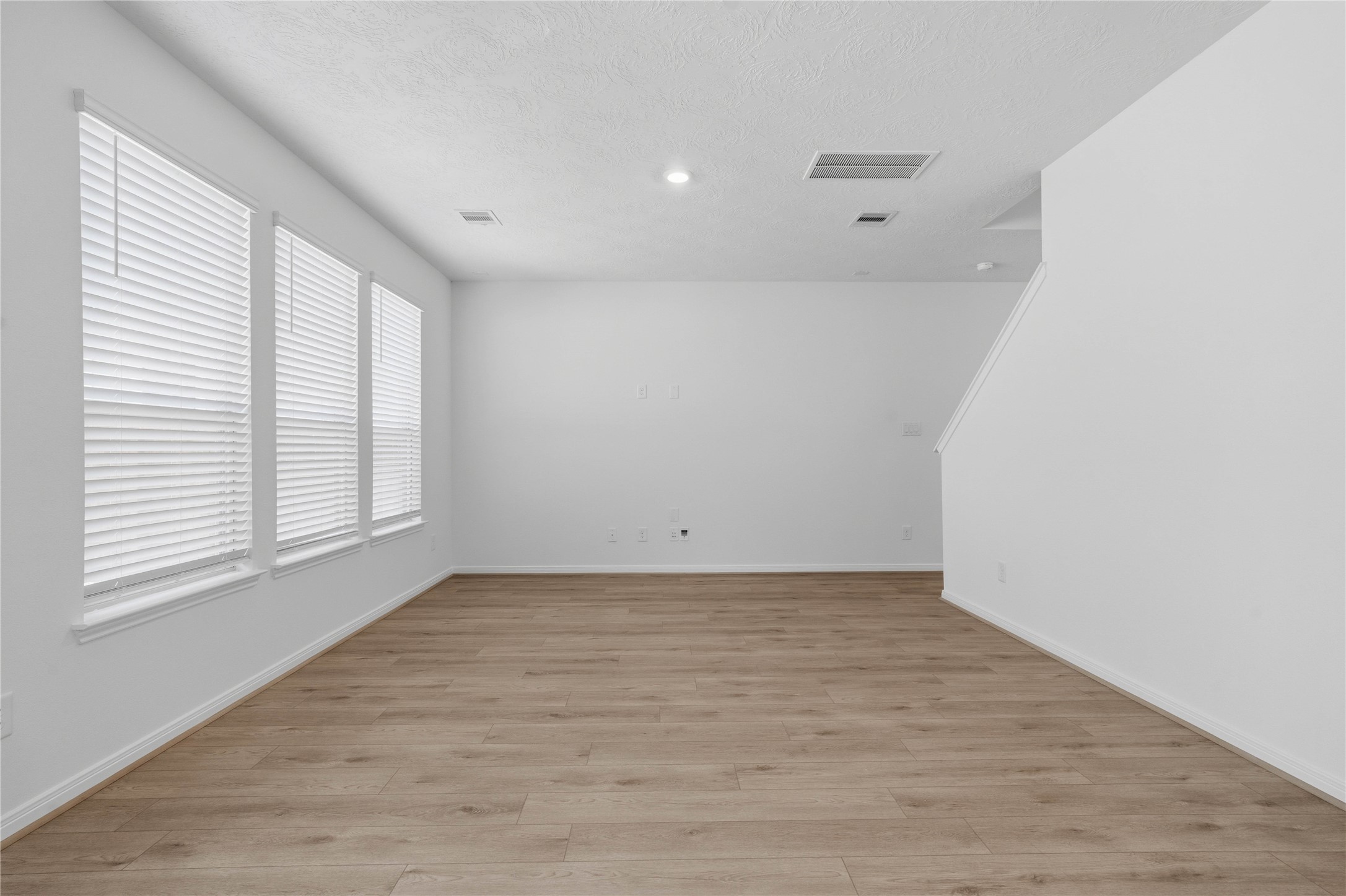 10387 Laurel Crest Trail Property Photo 8