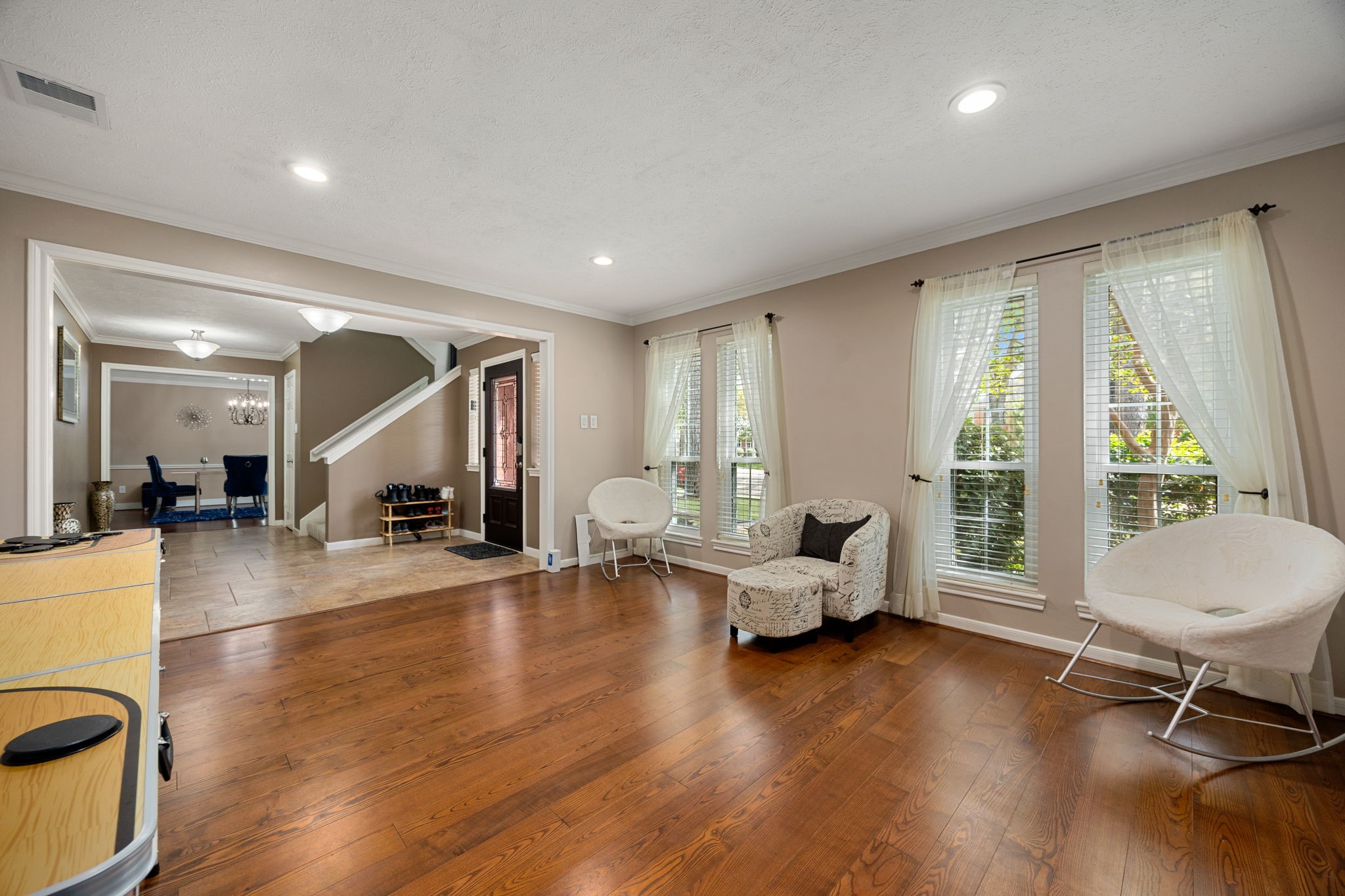 7407 Knoll Cliff Court Property Photo 6