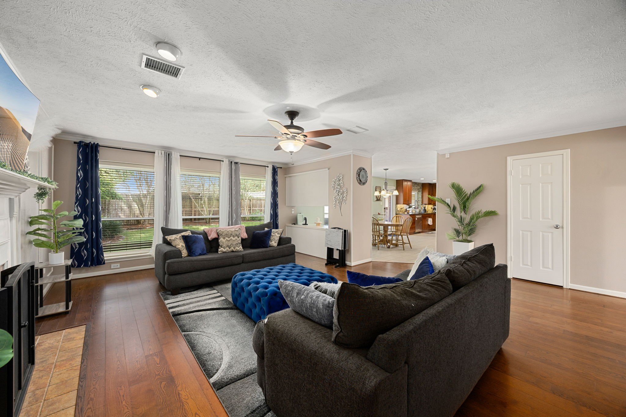 7407 Knoll Cliff Court Property Photo 12
