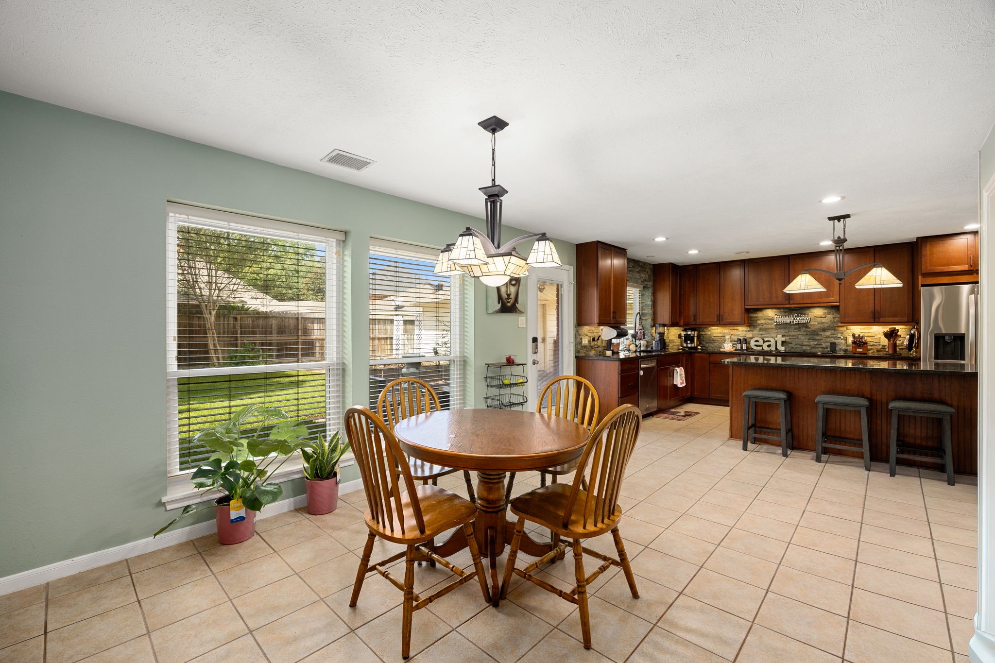 7407 Knoll Cliff Court Property Photo 14