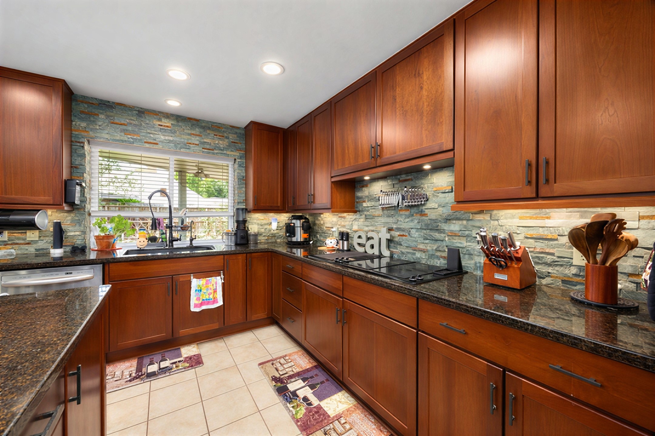7407 Knoll Cliff Court Property Photo 17