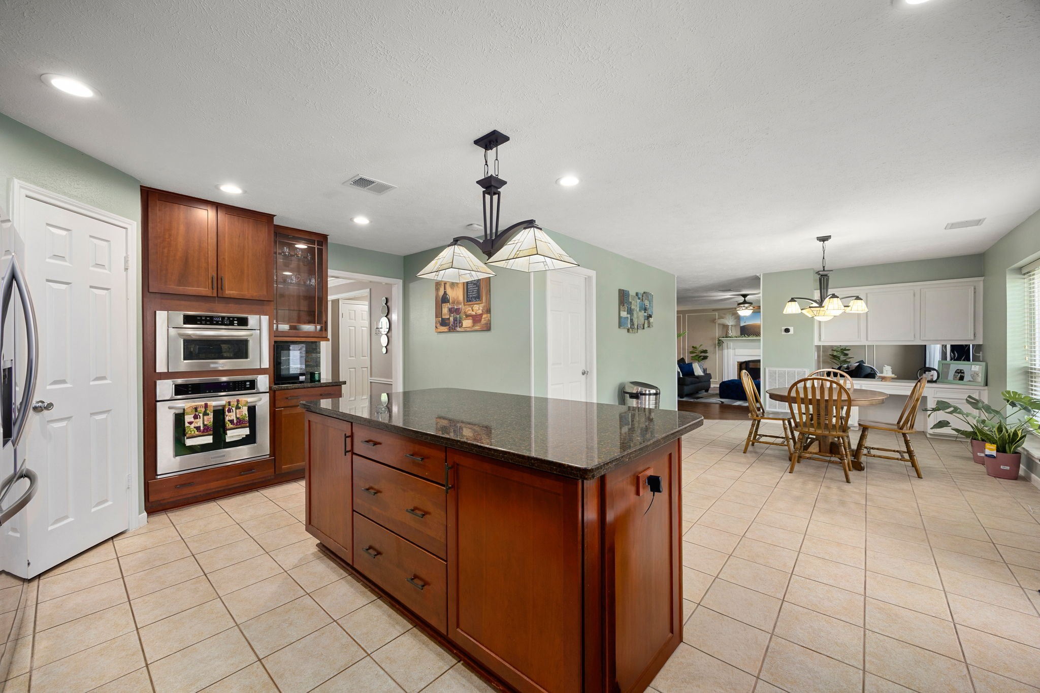 7407 Knoll Cliff Court Property Photo 18