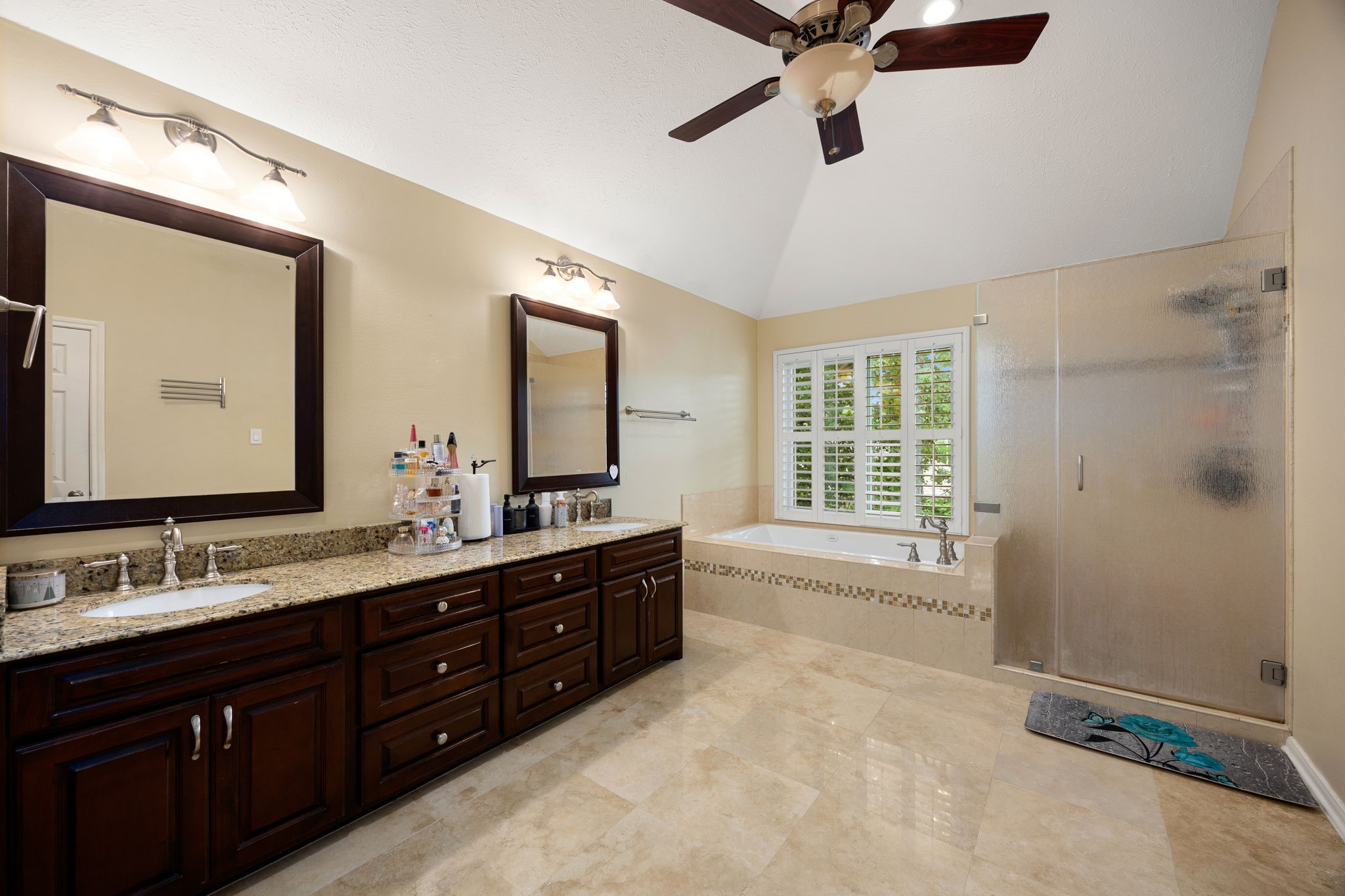 7407 Knoll Cliff Court Property Photo 24