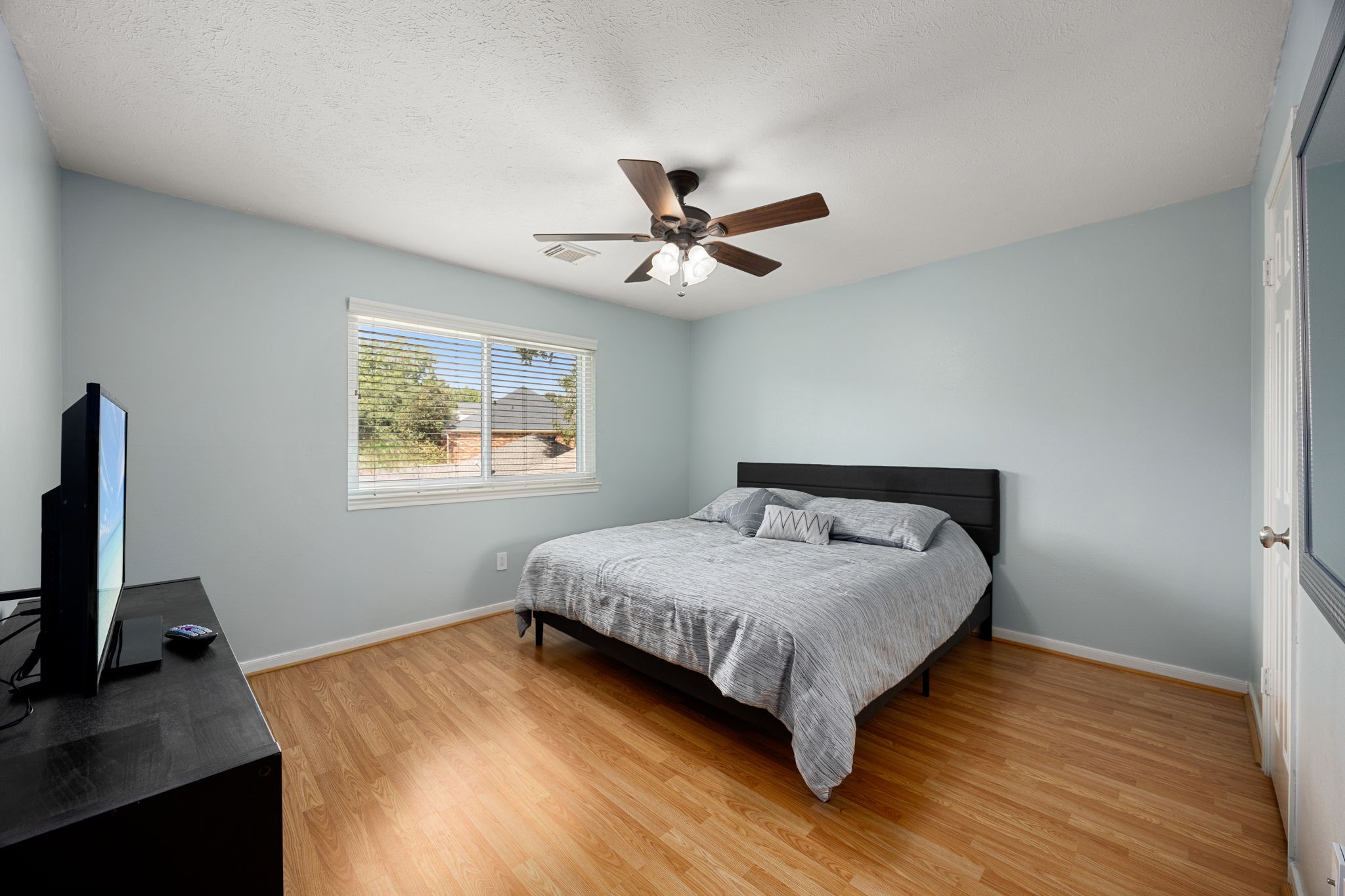 7407 Knoll Cliff Court Property Photo 27