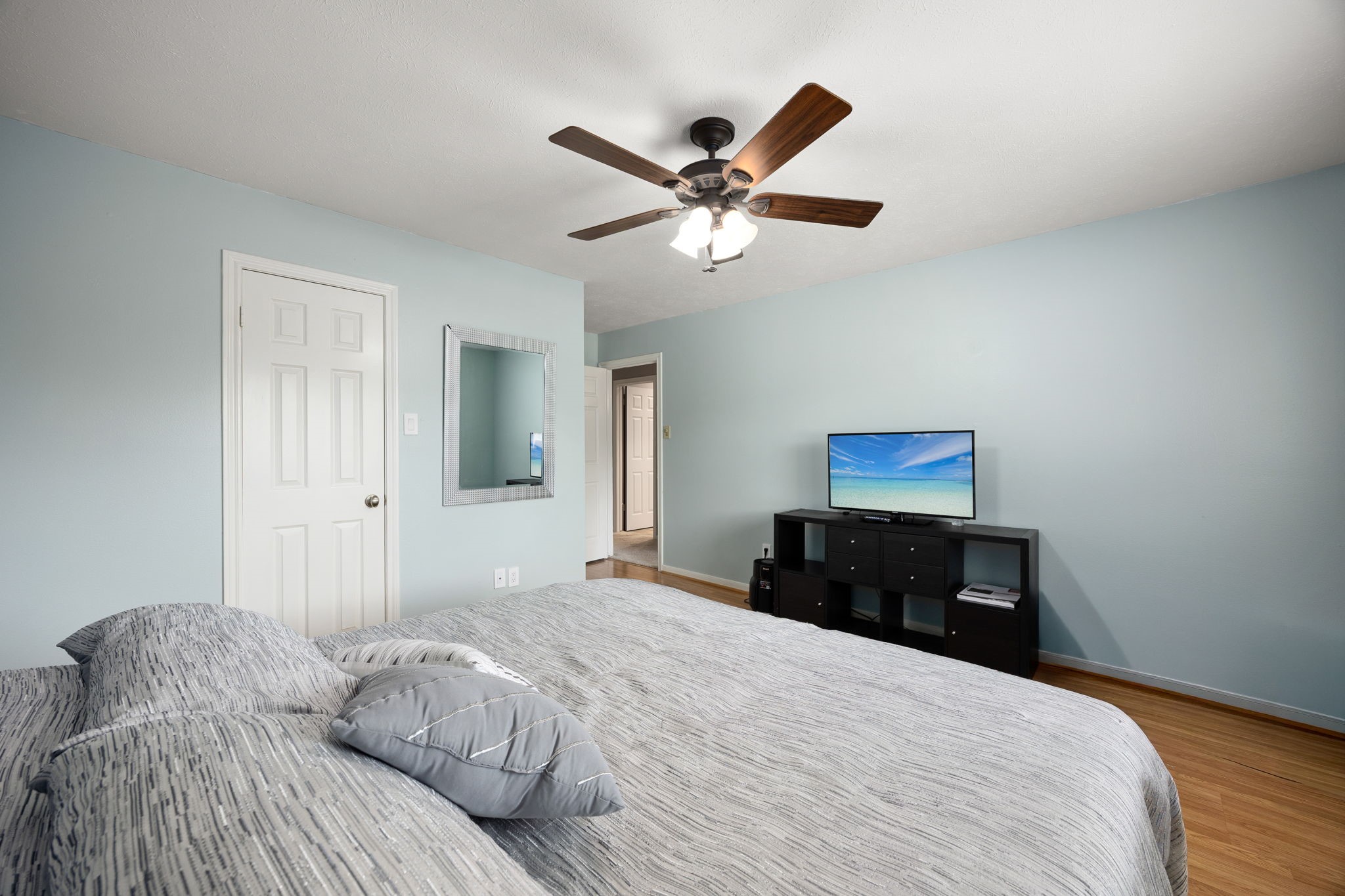 7407 Knoll Cliff Court Property Photo 28