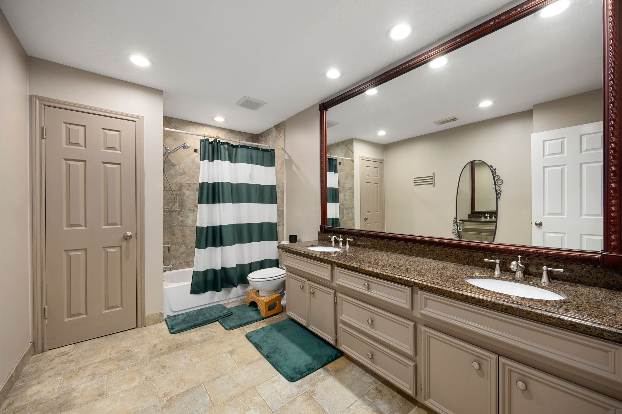 7407 Knoll Cliff Court Property Photo 29