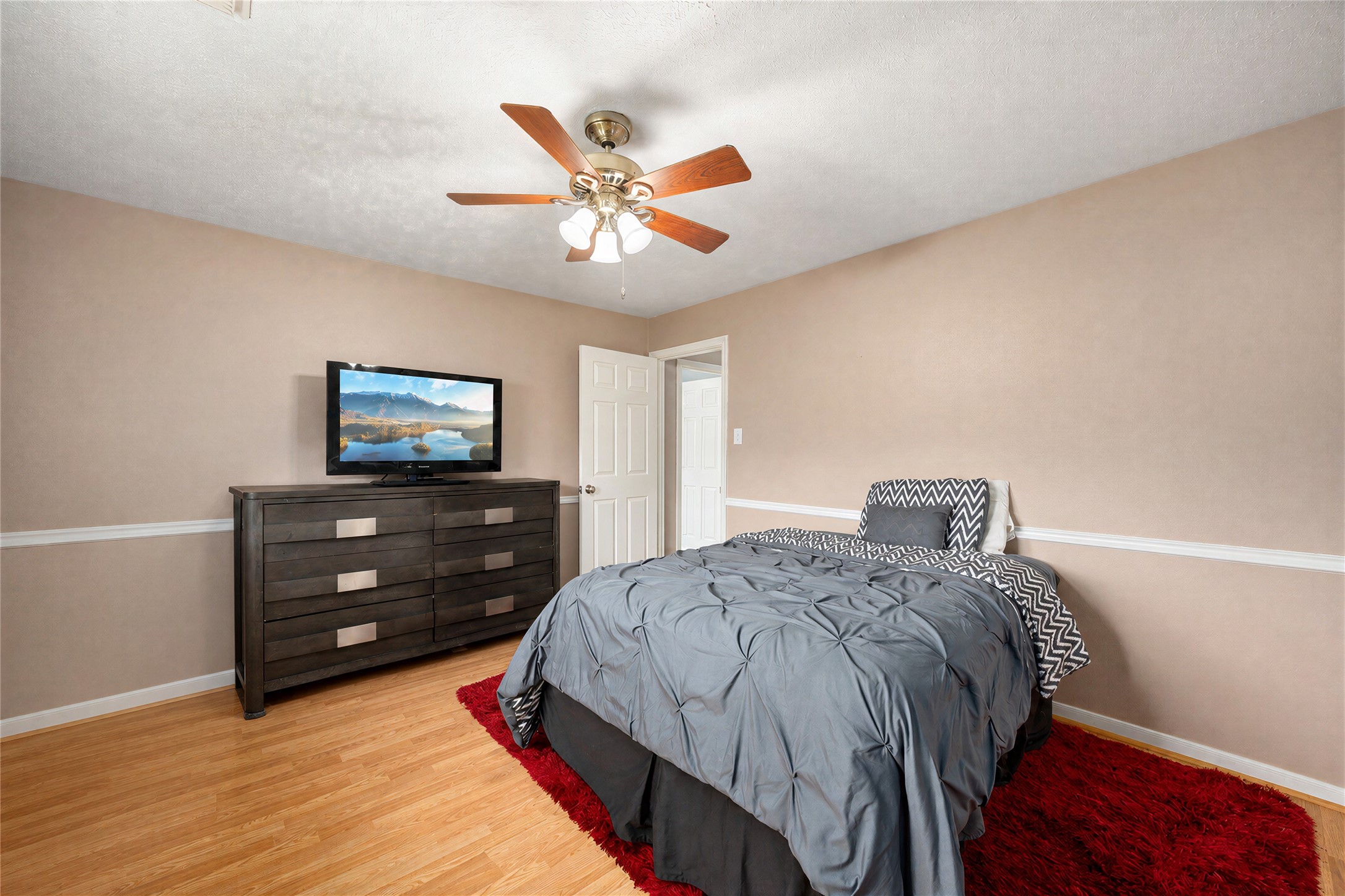 7407 Knoll Cliff Court Property Photo 31