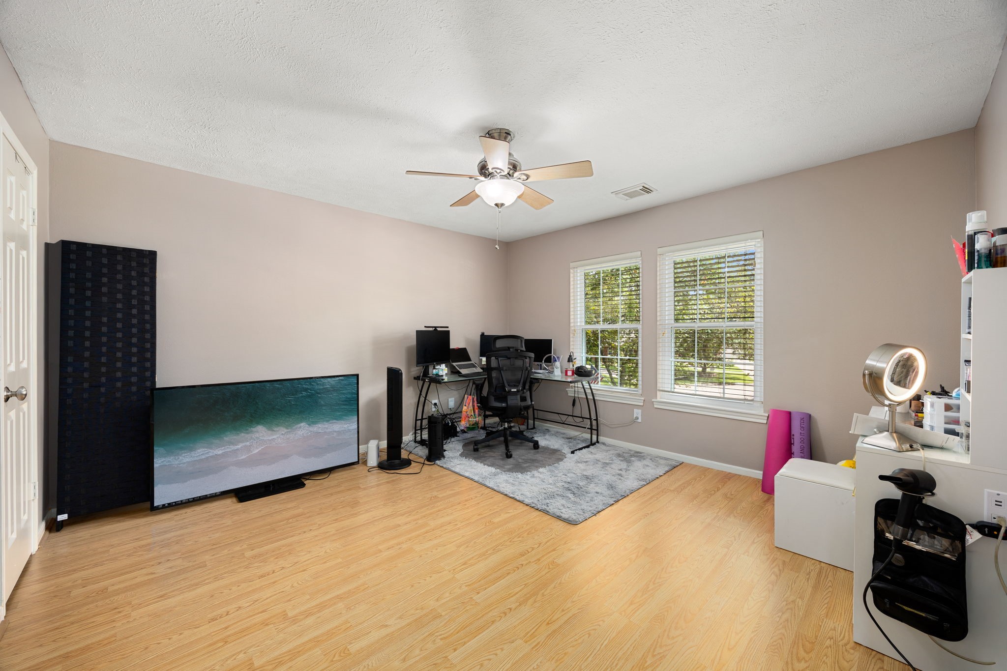 7407 Knoll Cliff Court Property Photo 32