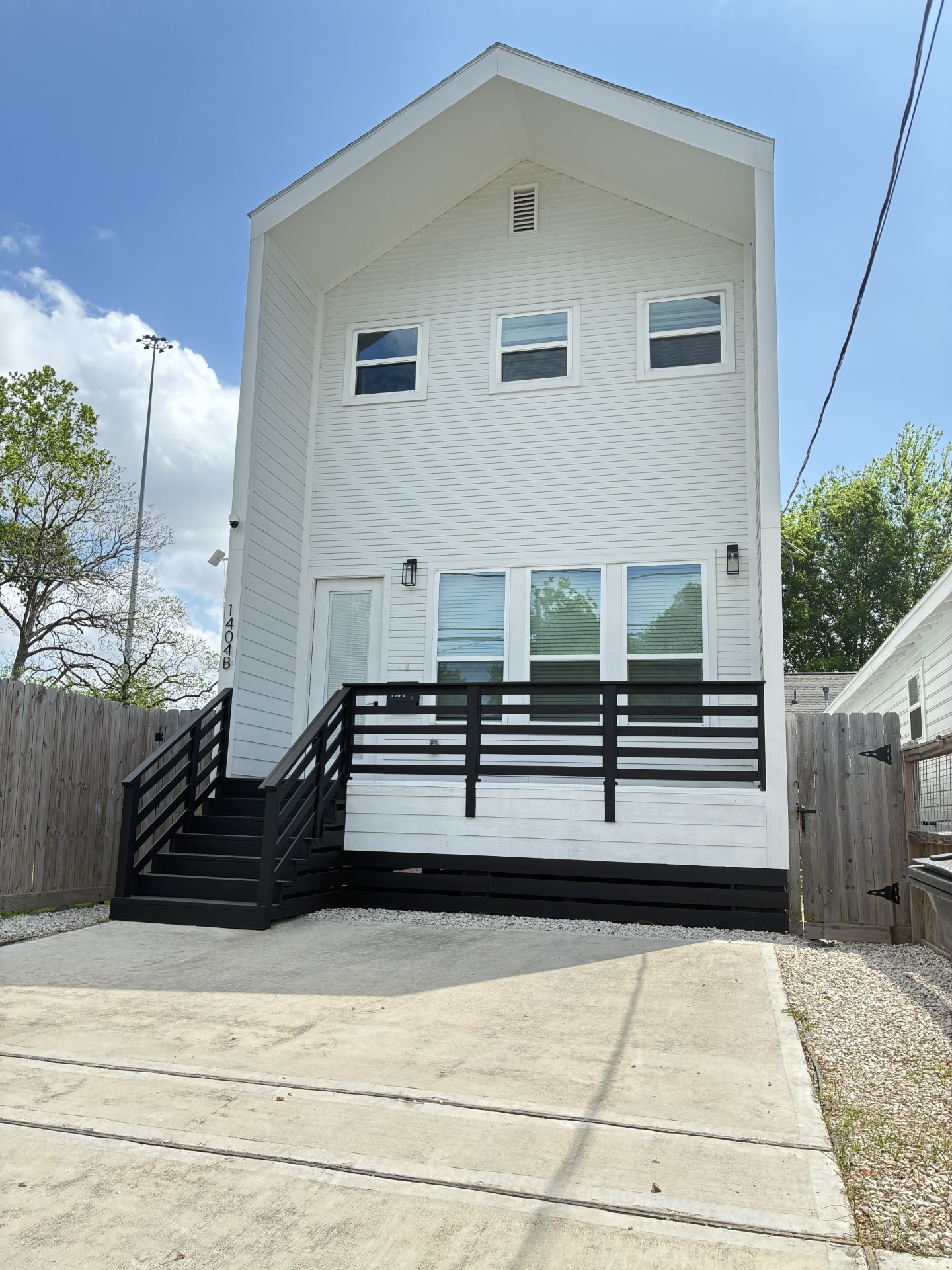 1404 E 31st Street Property Photo 3