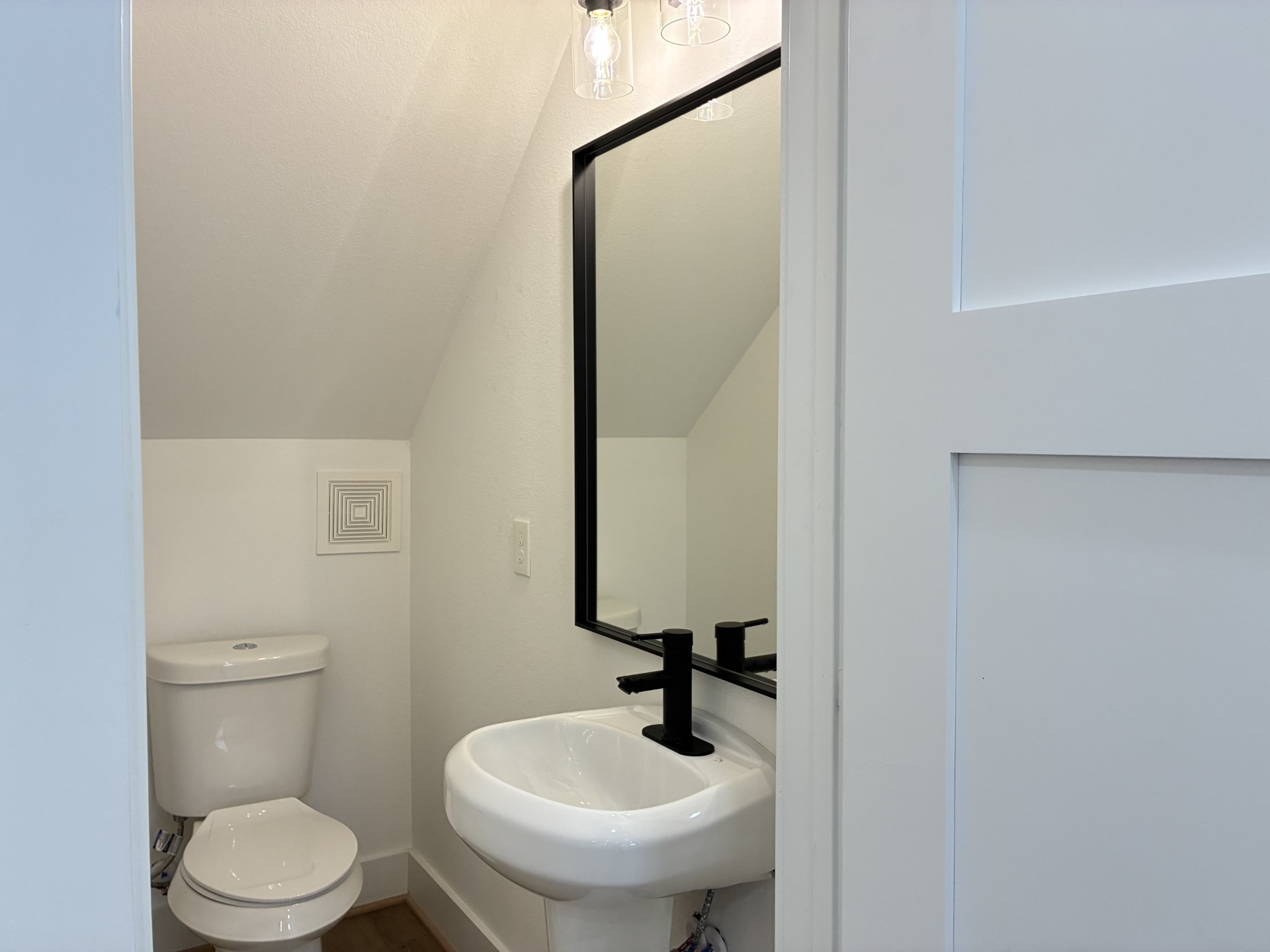 1404 E 31st Street Property Photo 8