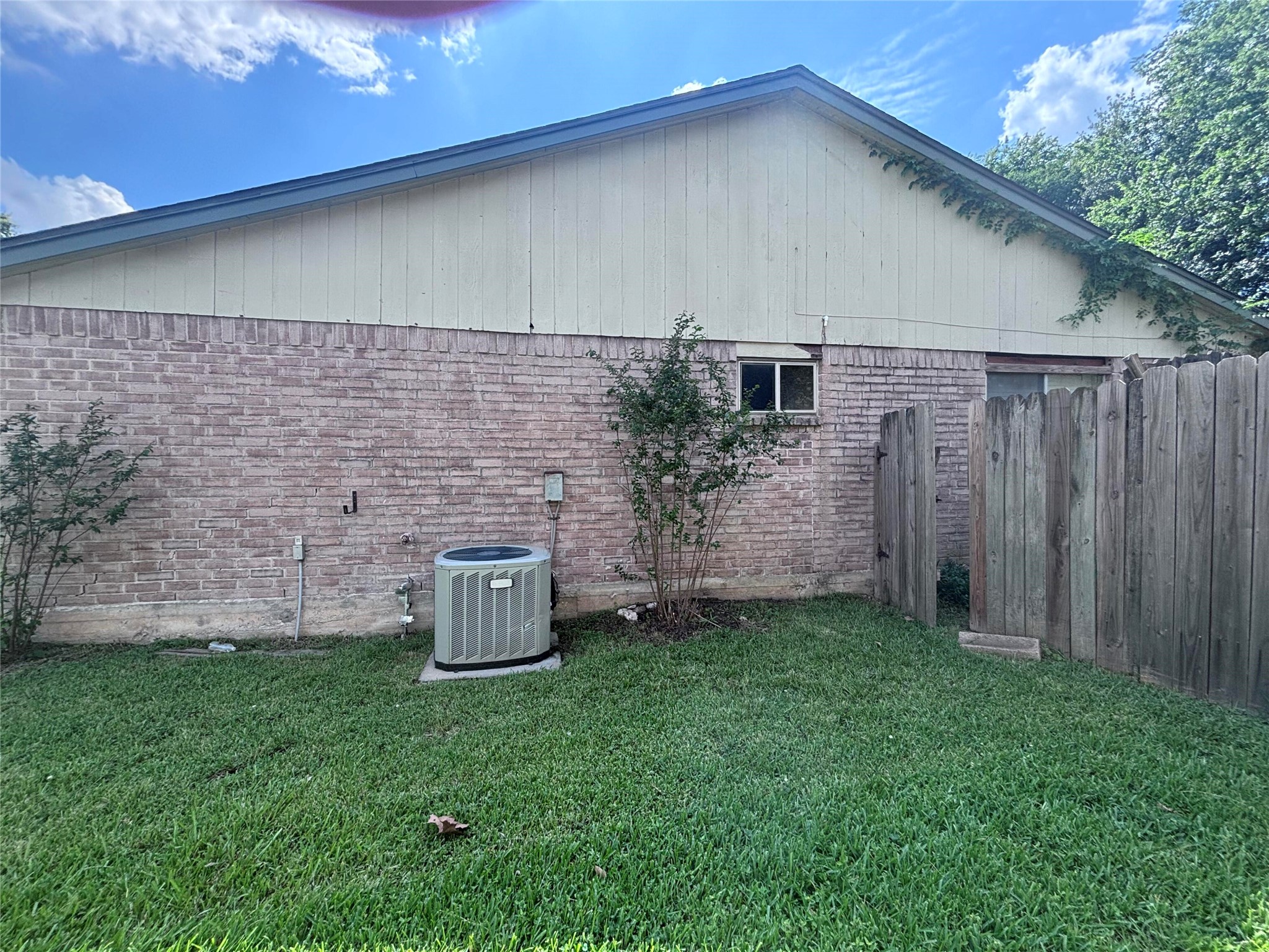 4419 Mossygate Drive Property Photo 4