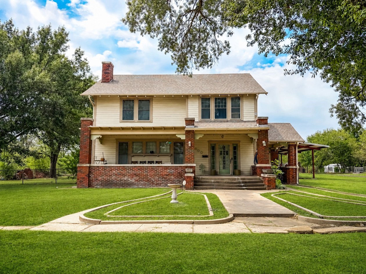 400 S Mckinney Street Property Photo 1