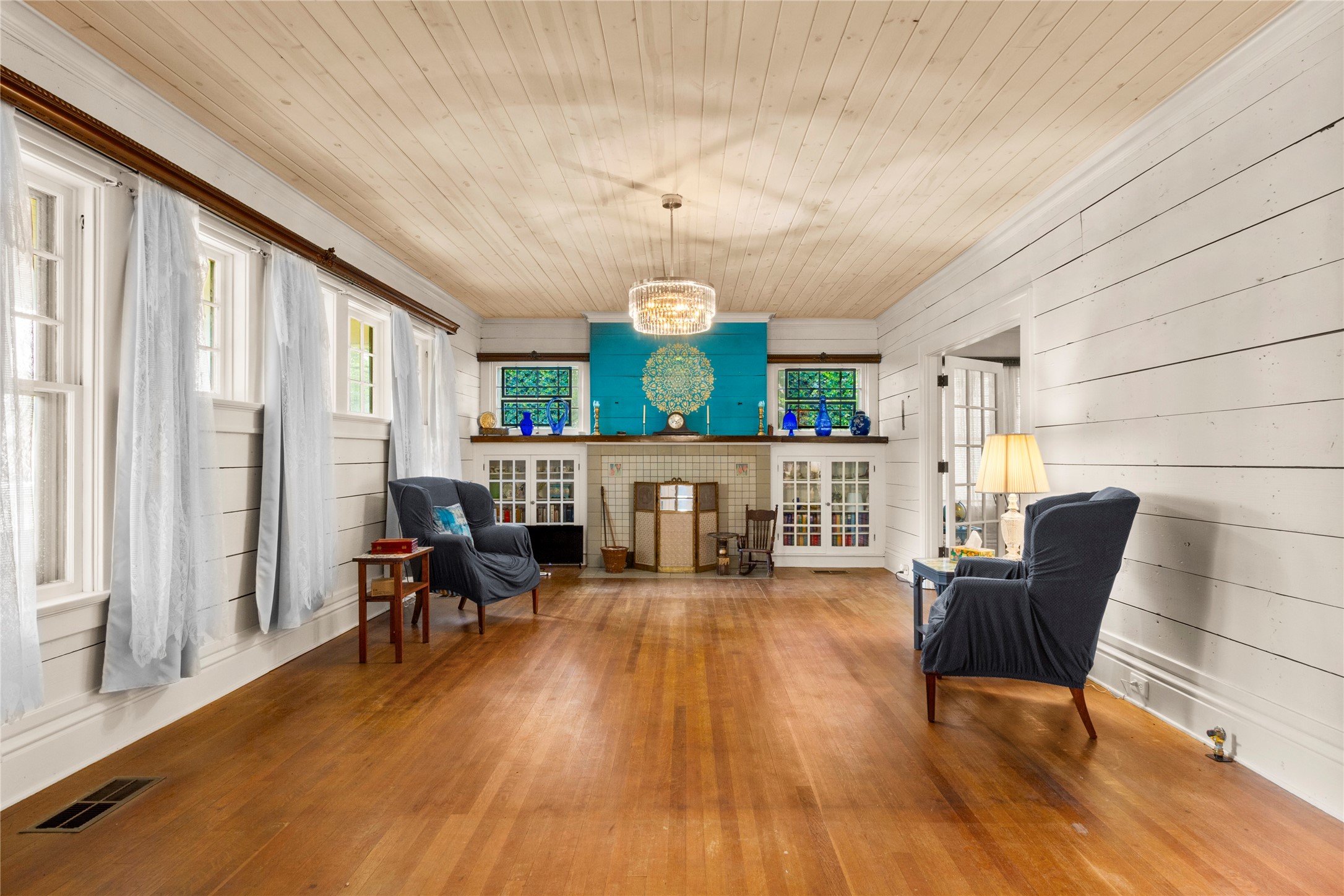 400 S Mckinney Street Property Photo 8