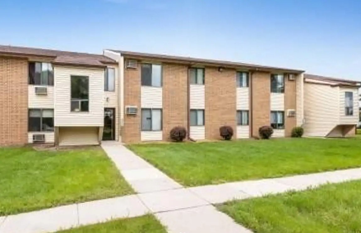 1127 S Linn Street Property Photo 2
