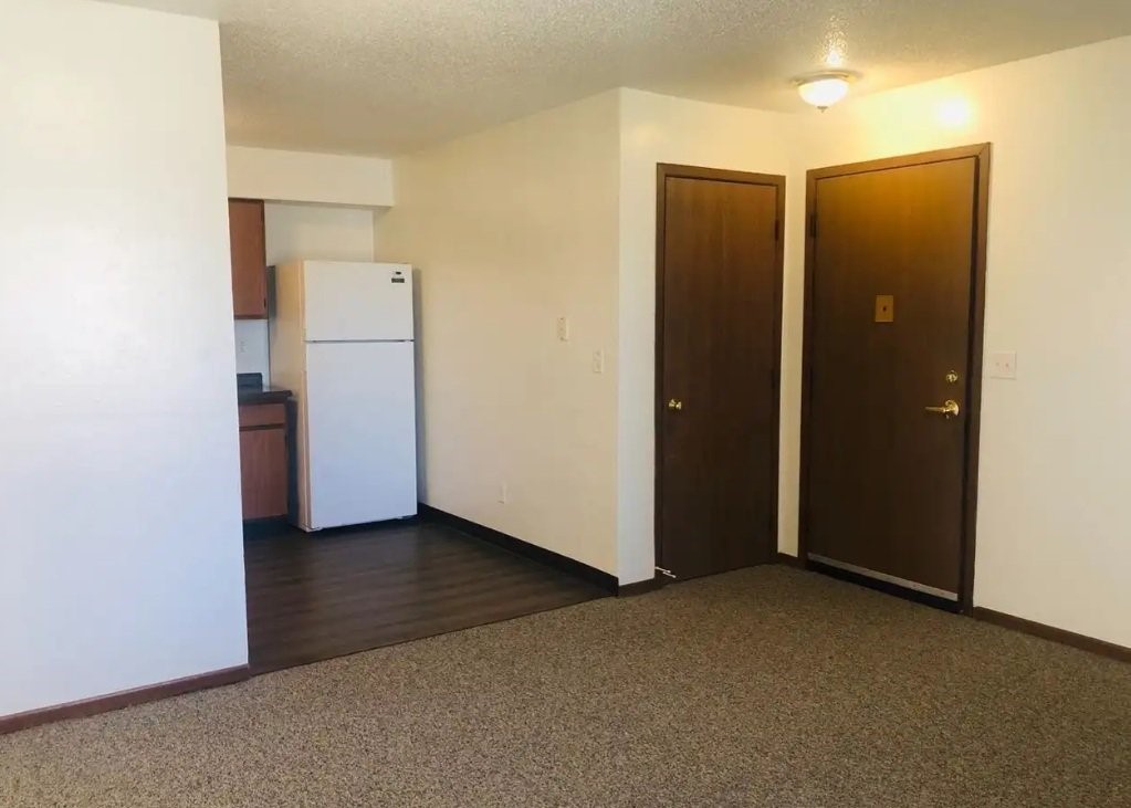 1127 S Linn Street Property Photo 6