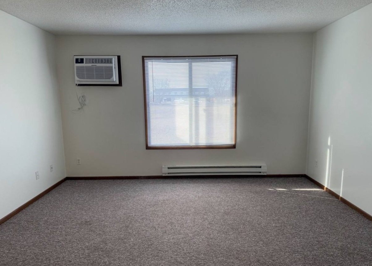 1127 S Linn Street Property Photo 7