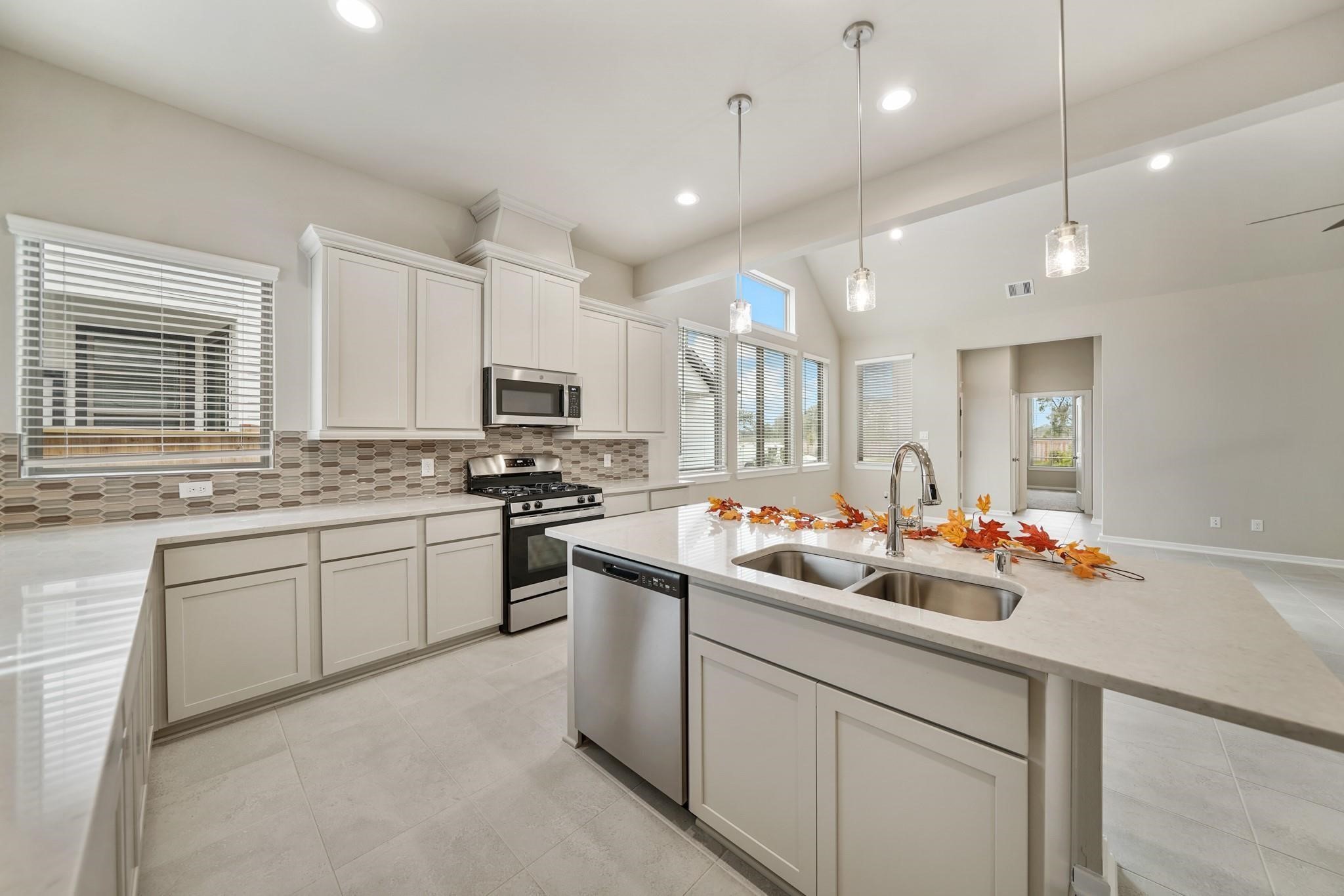 1547 Crystal Stream Drive Property Photo 13