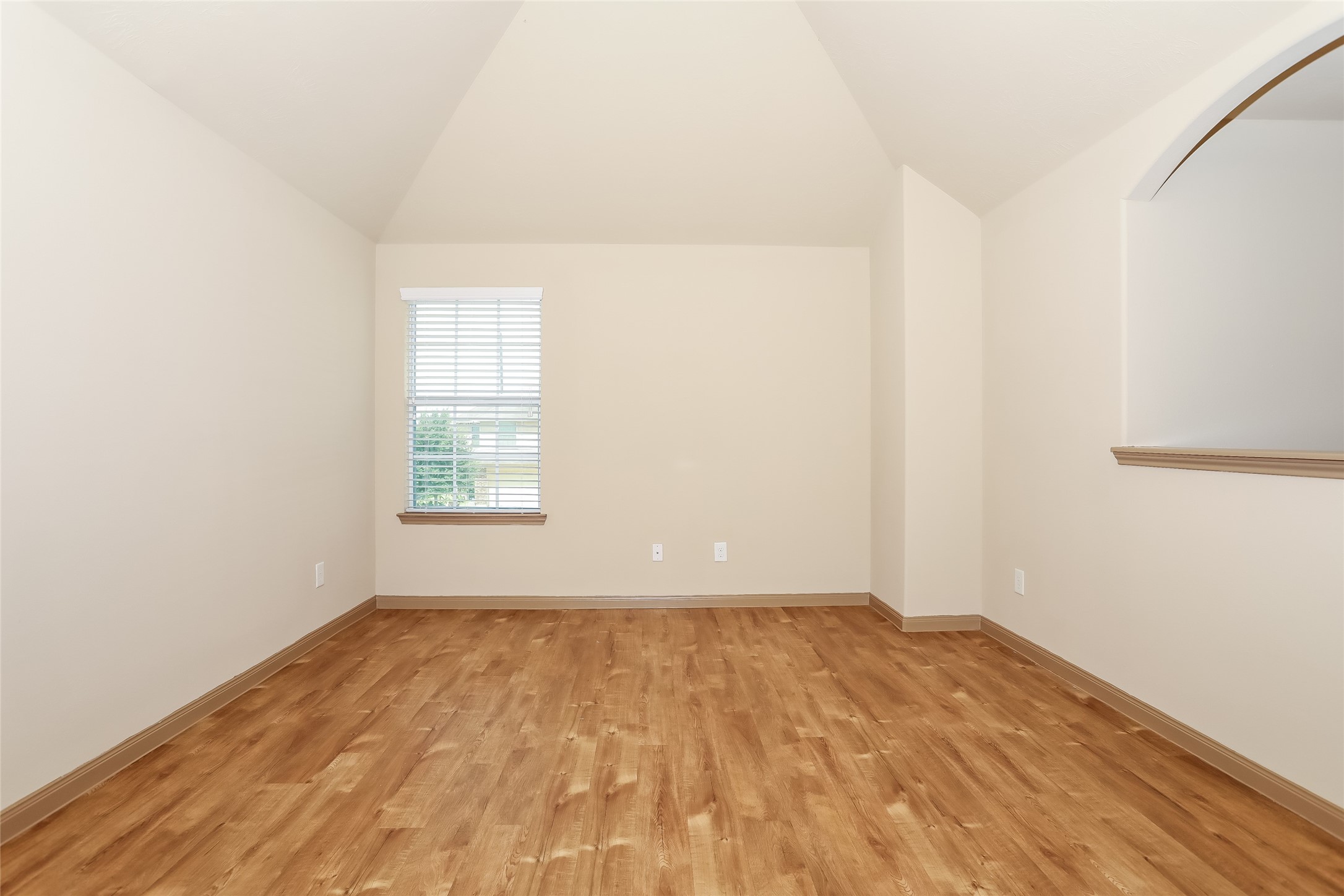 18919 Venito Drive Property Photo 8