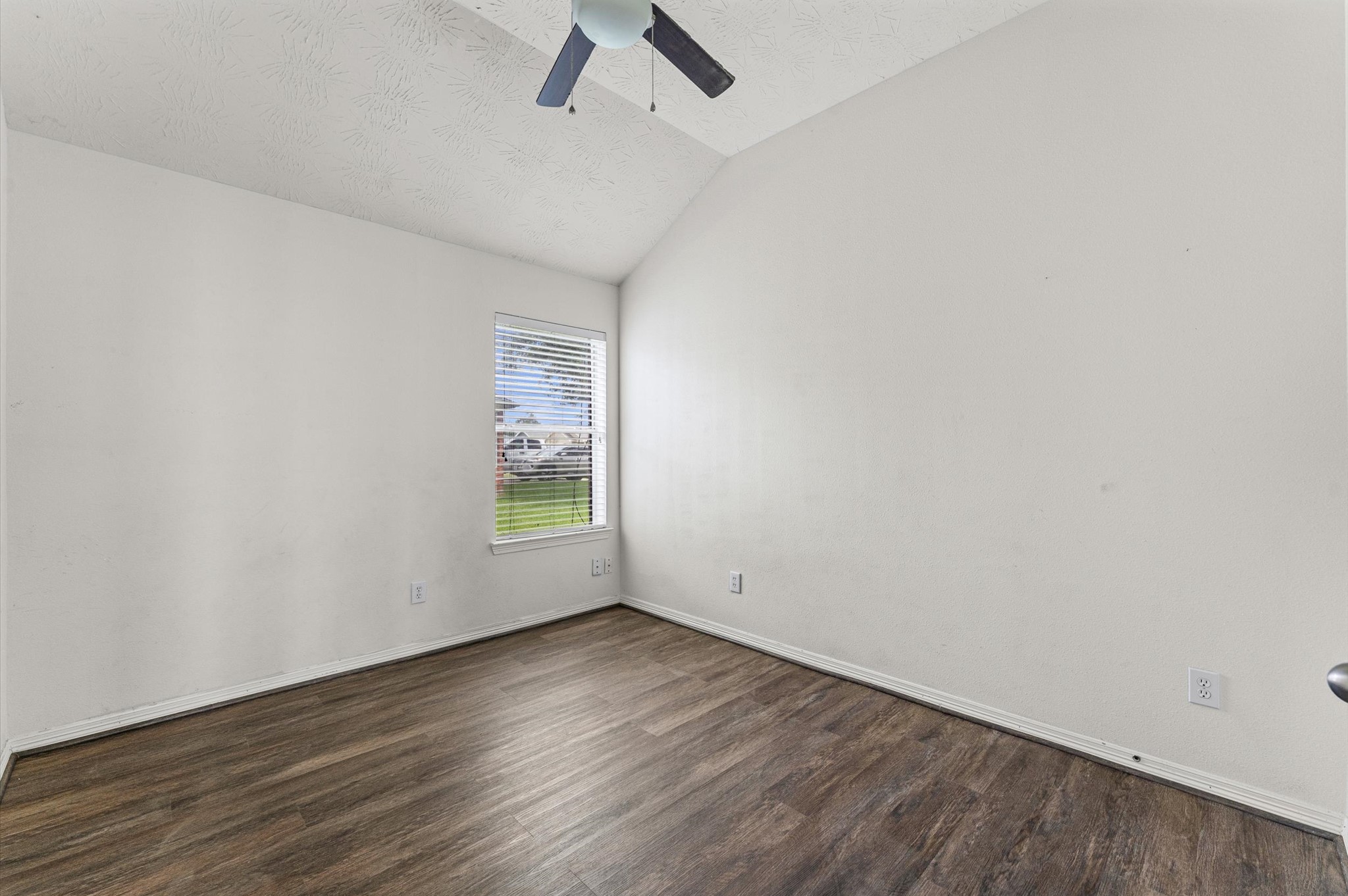 1875 Redwood Lane Property Photo 15