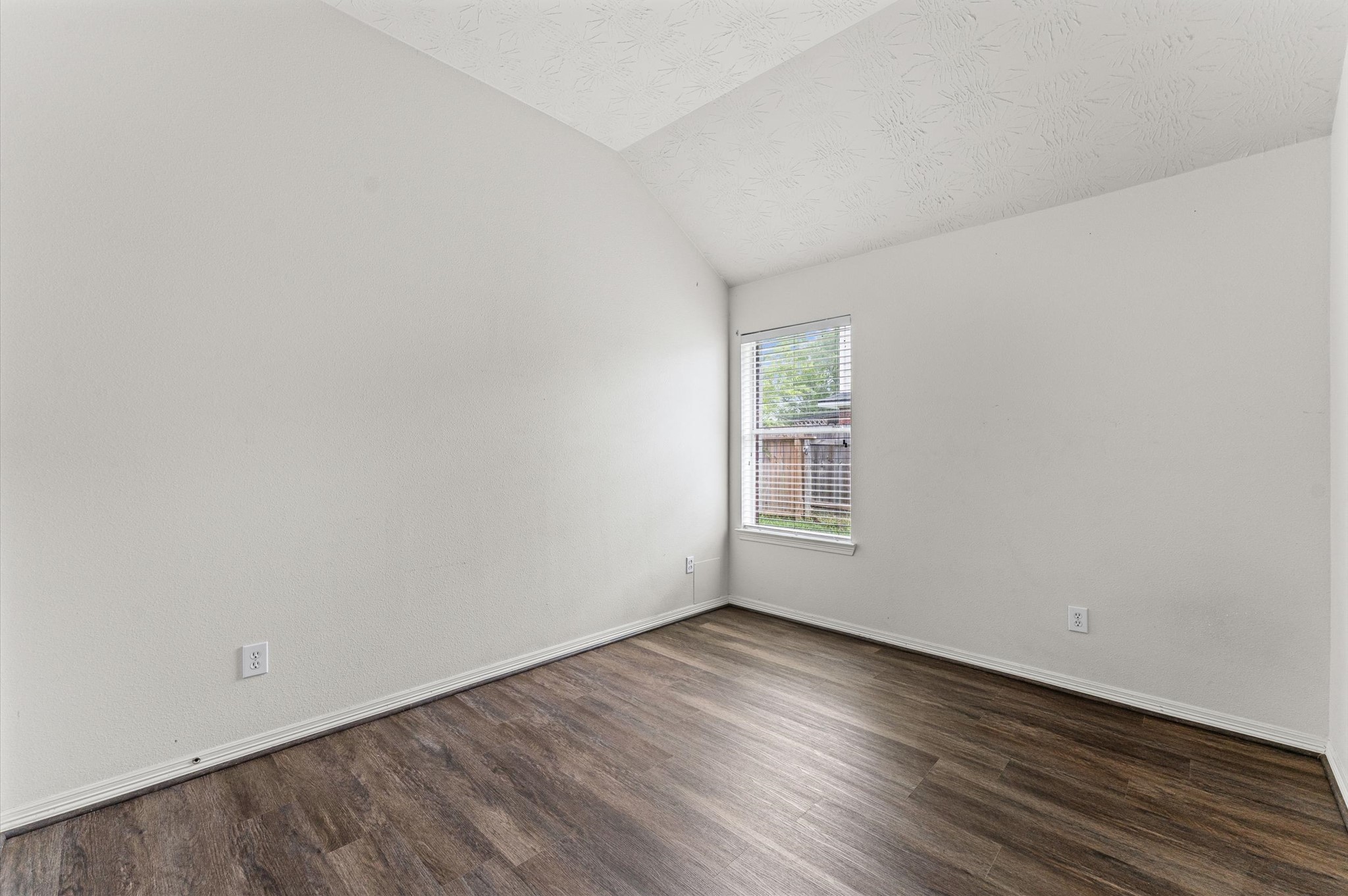 1875 Redwood Lane Property Photo 16